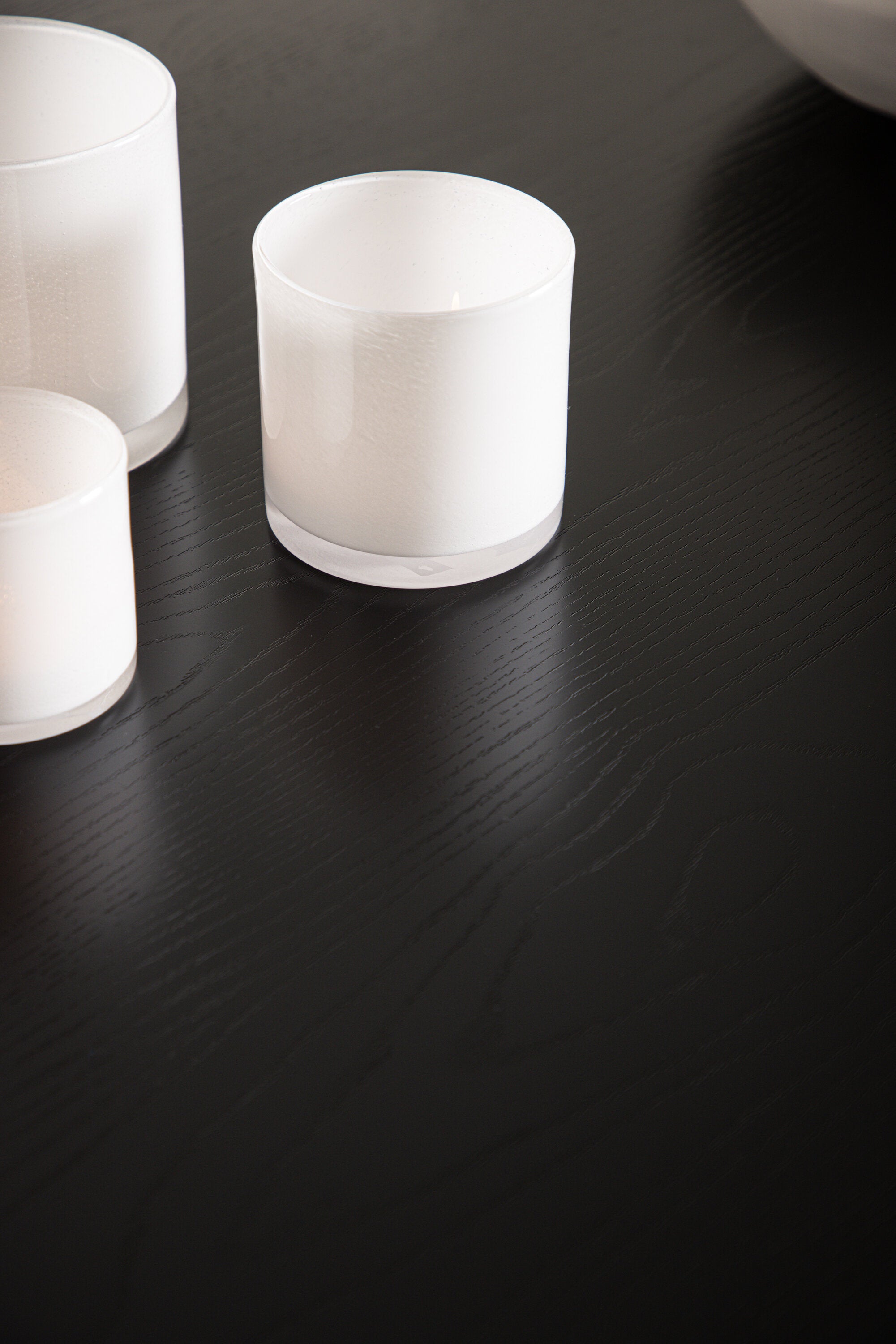 Dipp Esstisch in Schwarz präsentiert im Onlineshop von KAQTU Design AG. Esstisch ist von Venture Home