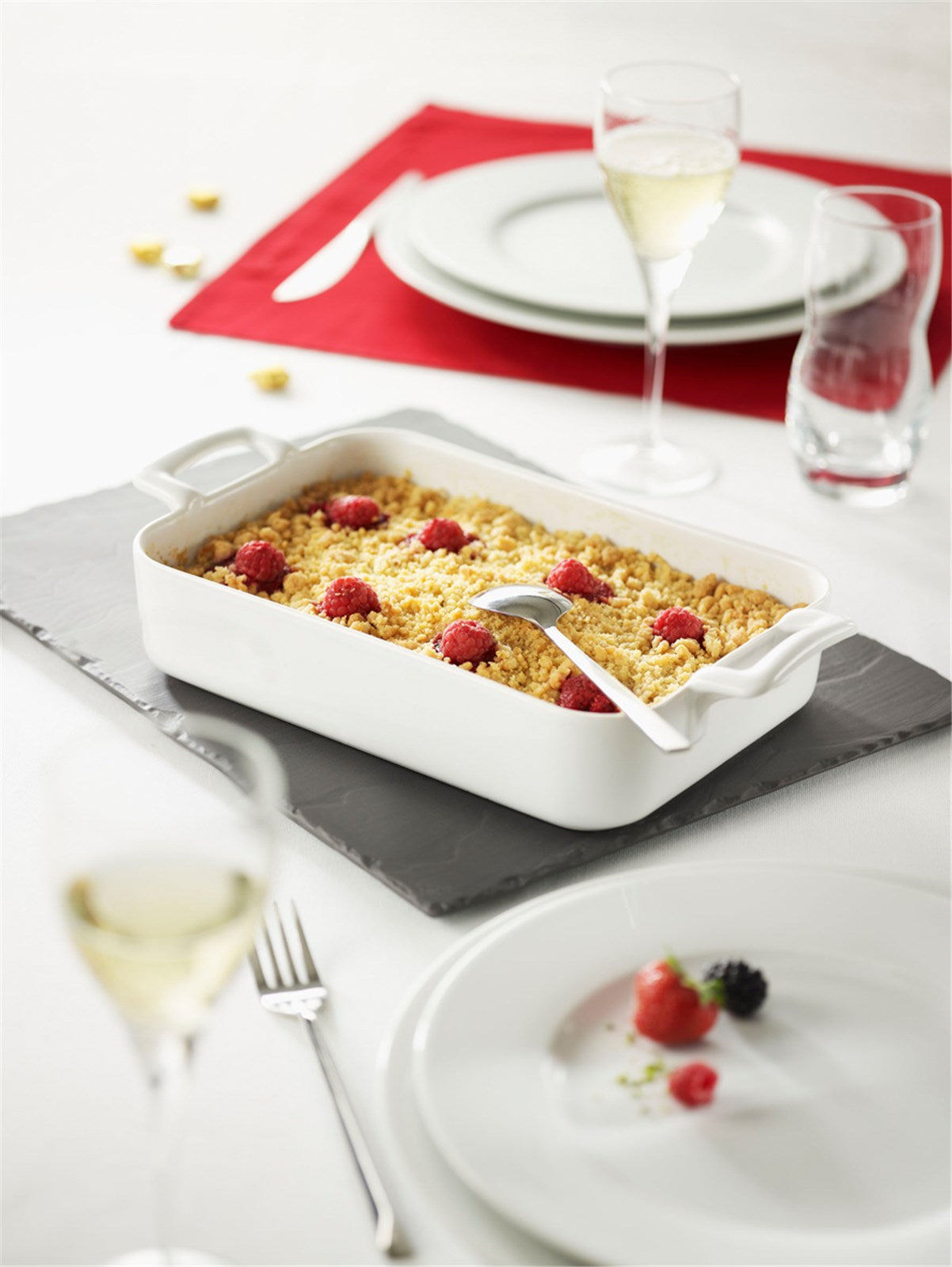 Entdecken Sie die elegante 16 cm Auflaufform von Revol aus feinem Porzellan. Ideal für köstliche Gerichte und mühelose Reinigung – ein Must-Have für jede moderne Küche!