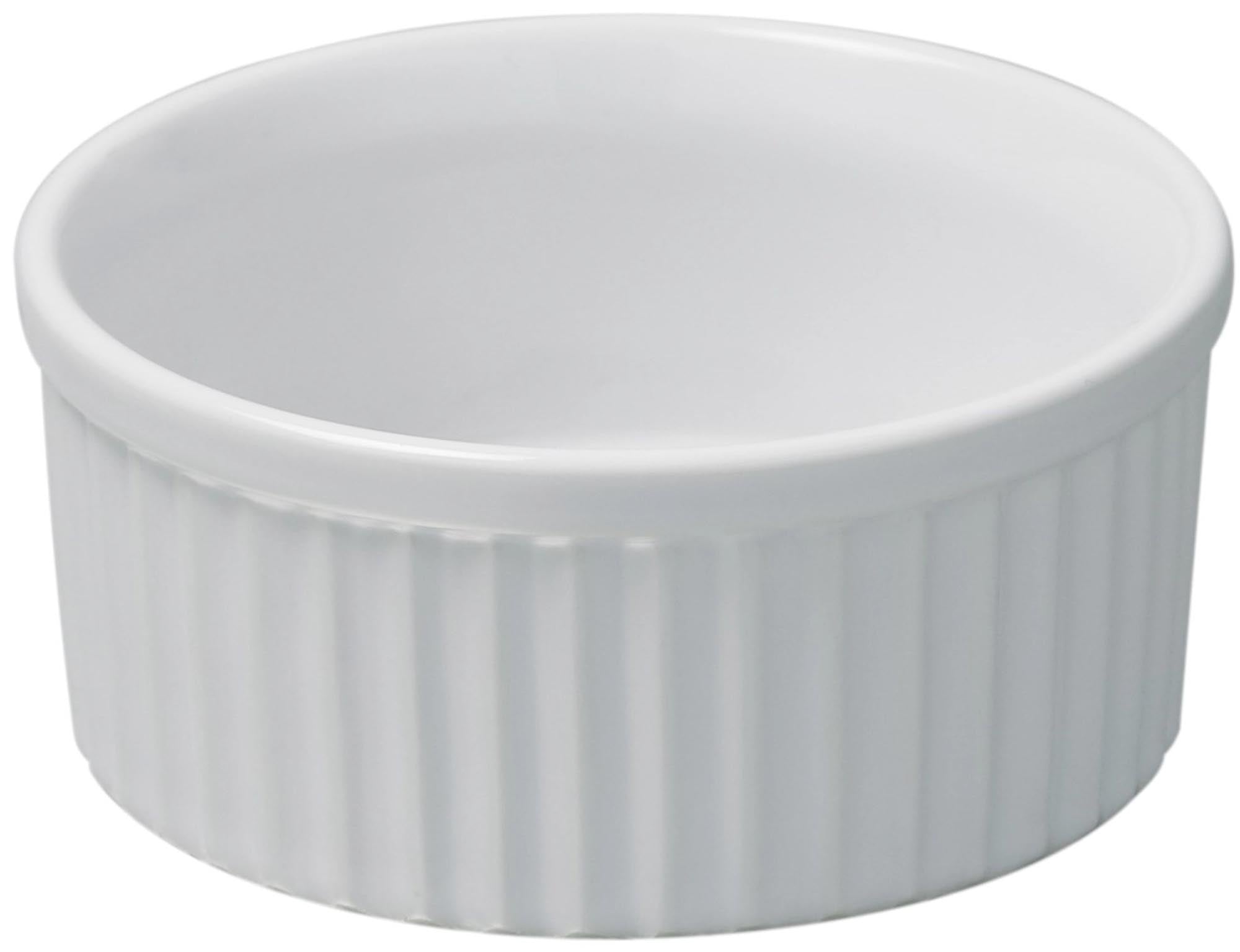 Elegante, weisse Revol Ramequin aus Porzellan, Ø 9,4 cm, ideal für Soufflés, Gratins und Desserts. Hitzebeständig und spülmaschinenfest.
