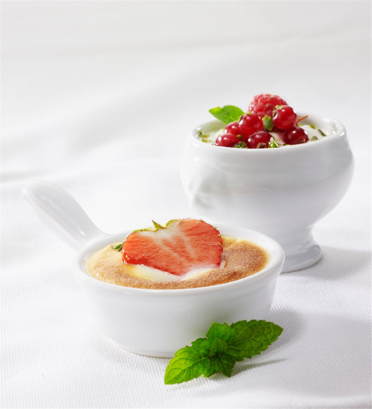 Entdecken Sie die stilvollen Mini Pfännchen von Revol (2cl) aus hochwertigem Porzellan. Perfekt für kreative Snacks und elegante Präsentationen.