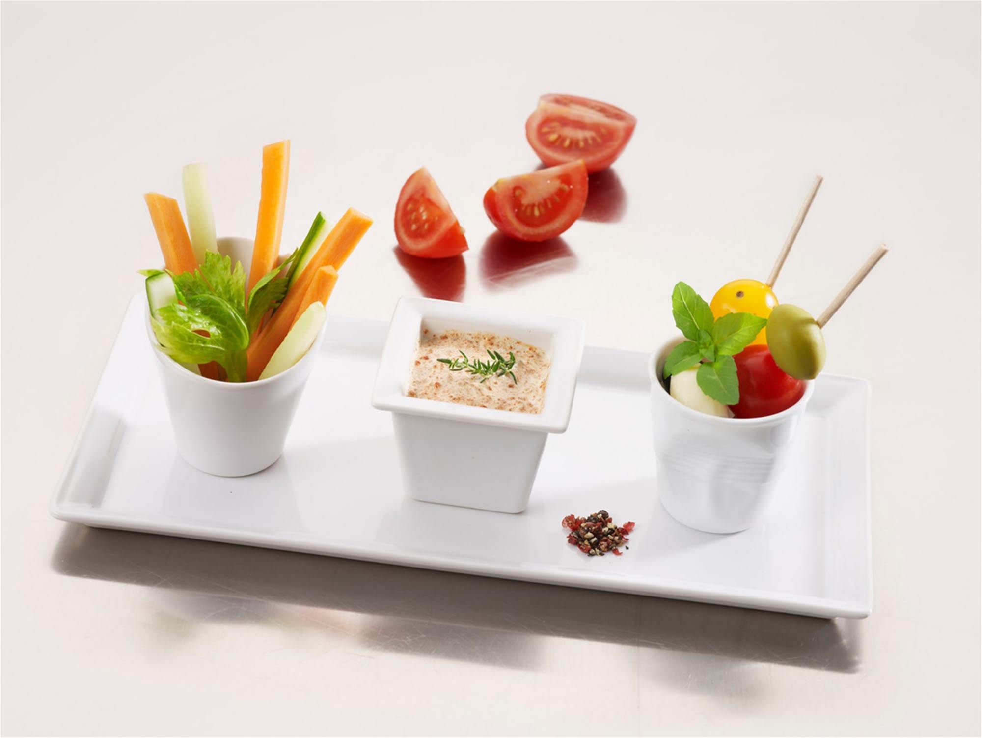 Elegante weisse Revol Platte, 26x13 cm, für stilvolle Tischdekoration.