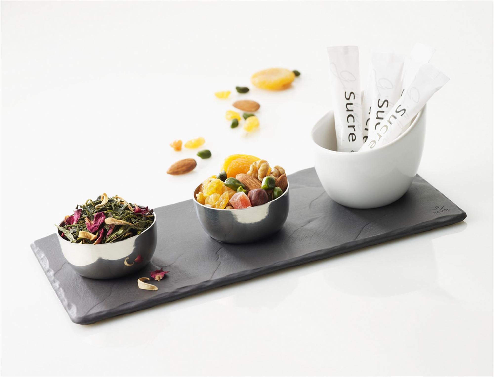 Elegante weisse Revol Schüssel, perfekt für kleine Portionen.