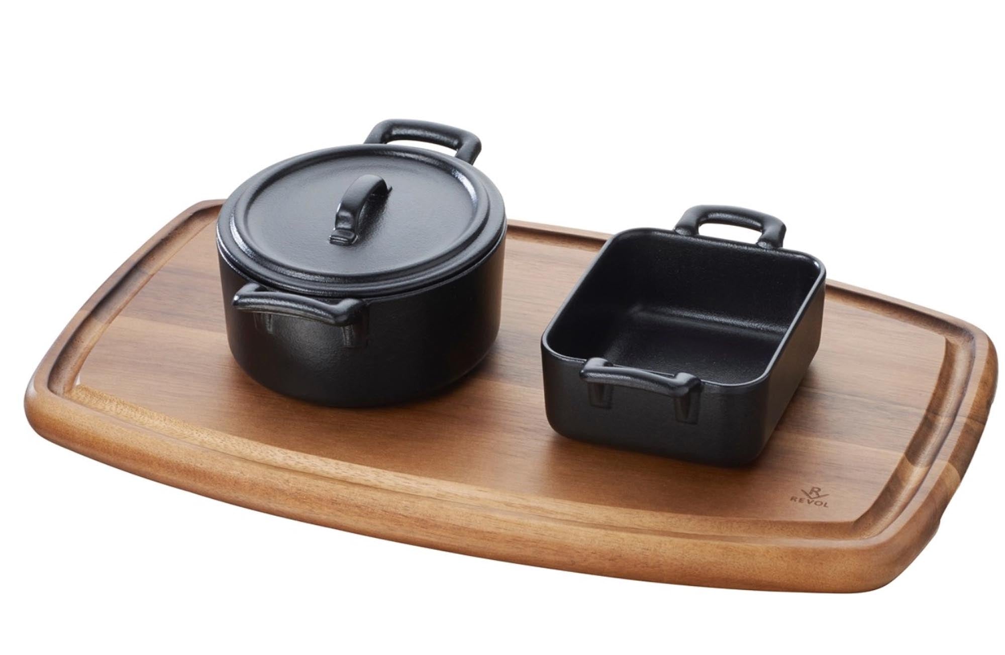 Entdecken Sie die stilvolle 45cl Kasserolle von Revol in edler Gusseisen-Optik. Ideal für Ofen und Mikrowelle, pflegeleicht und spülmaschinenfest.