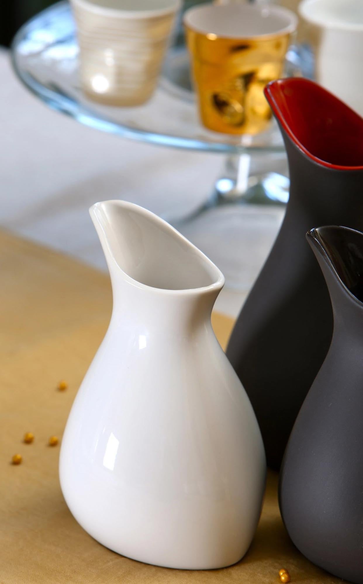 Revol Saucen-Kanne 50cl: Schiefer-Look aussen, leuchtend rot innen.