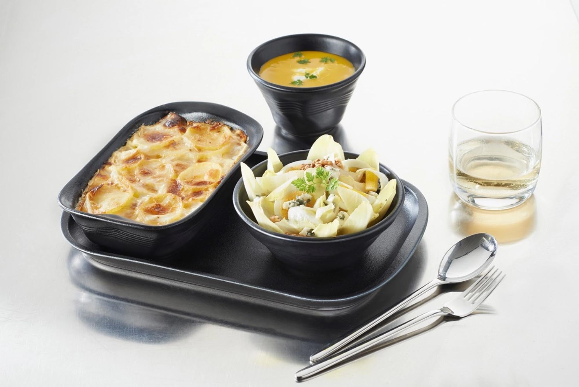 Revol Fleischplatte 32x21 cm: Schwarze Eleganz für Ihre Küche.