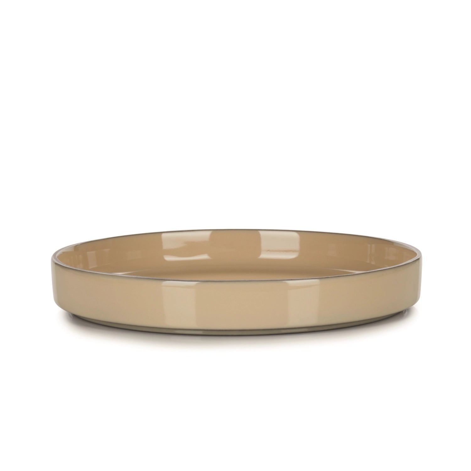 Eleganter Gourmetteller von Revol, Ø 23 cm, in warmem Muskatnuss-Ton, ideal für kreative Anrichtekunst und besondere Anlässe.