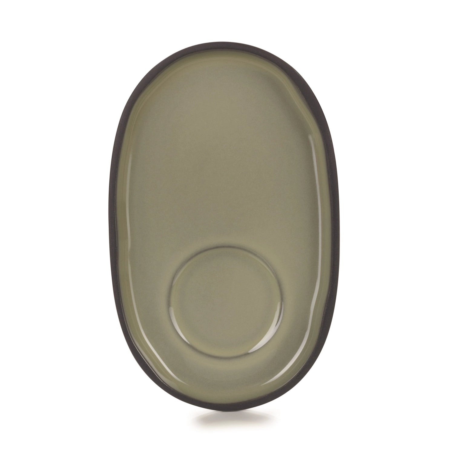 Elegante Untertasse der Caractère Kollektion von Revol, perfekt für Teetassen, vereint modernes Design mit Funktionalität und verleiht jedem Tisch eine besondere Note.
