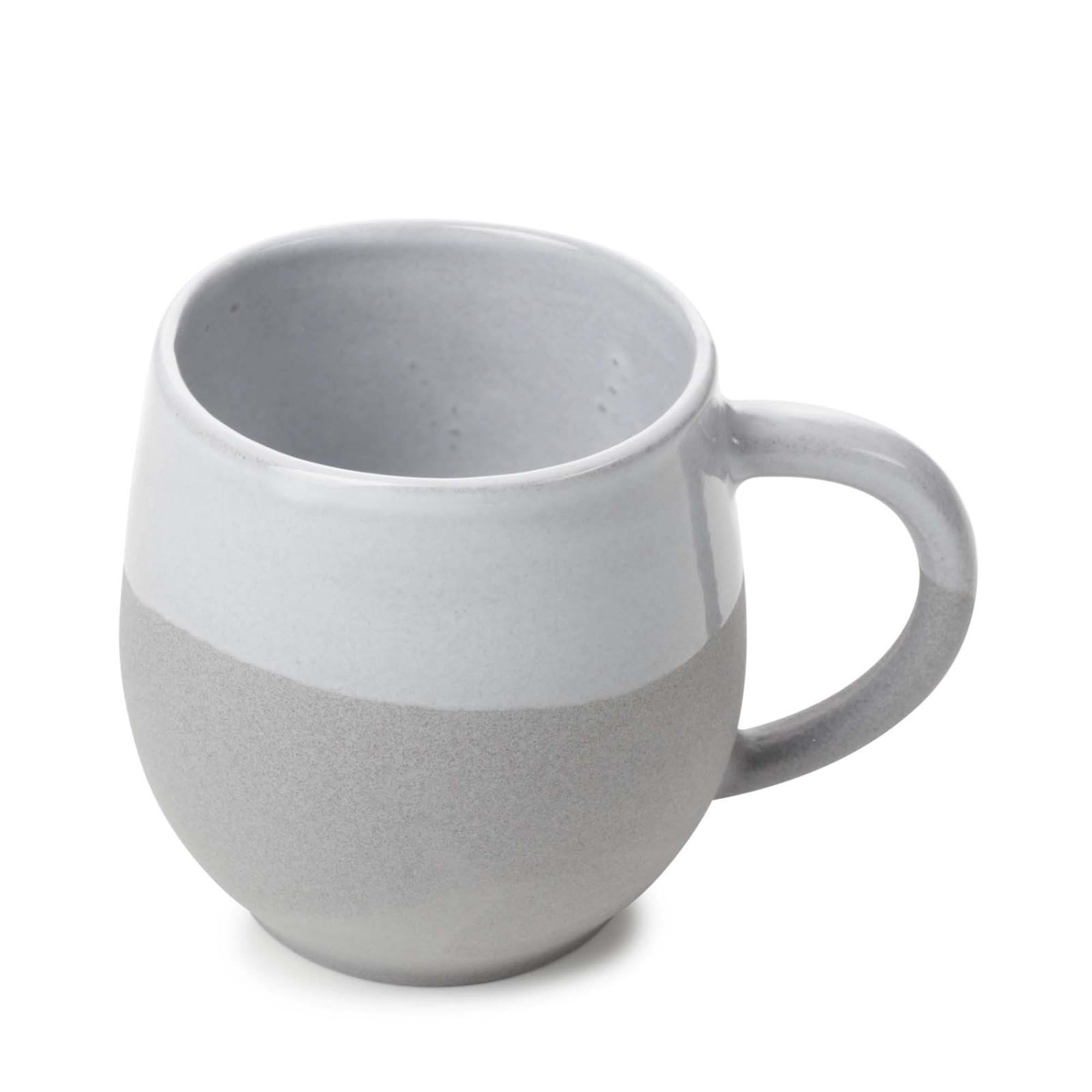 Elegante No.W Mug in arktischem Weiss, aus hochwertigem Porzellan, ergonomisch, spülmaschinenfest, ideal für Kaffee und Tee.