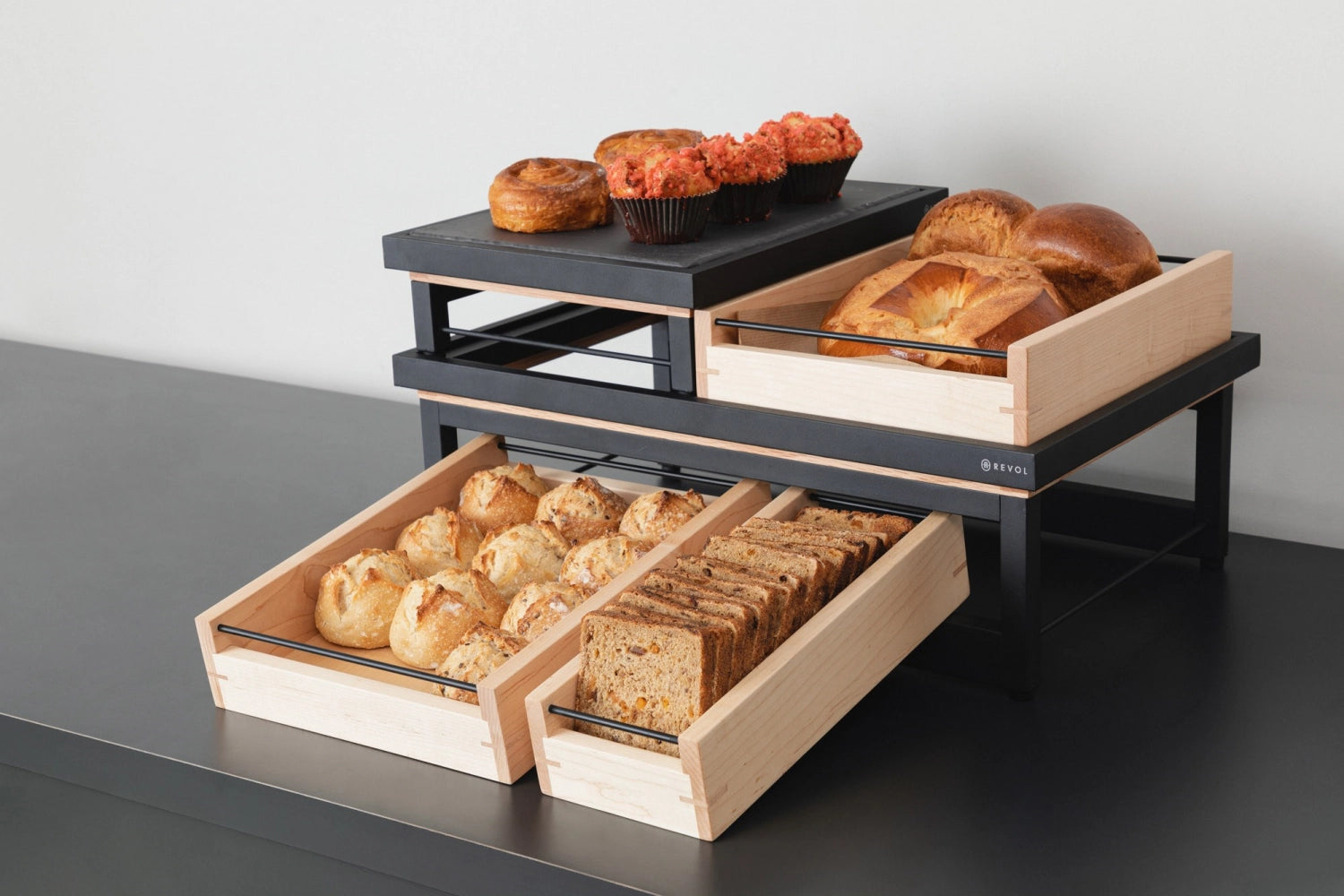 Elegante En Scene Box GN 1/2 aus hochwertigem Ahornholz von Revol, ideal für die Aufbewahrung und Präsentation in der Küche.