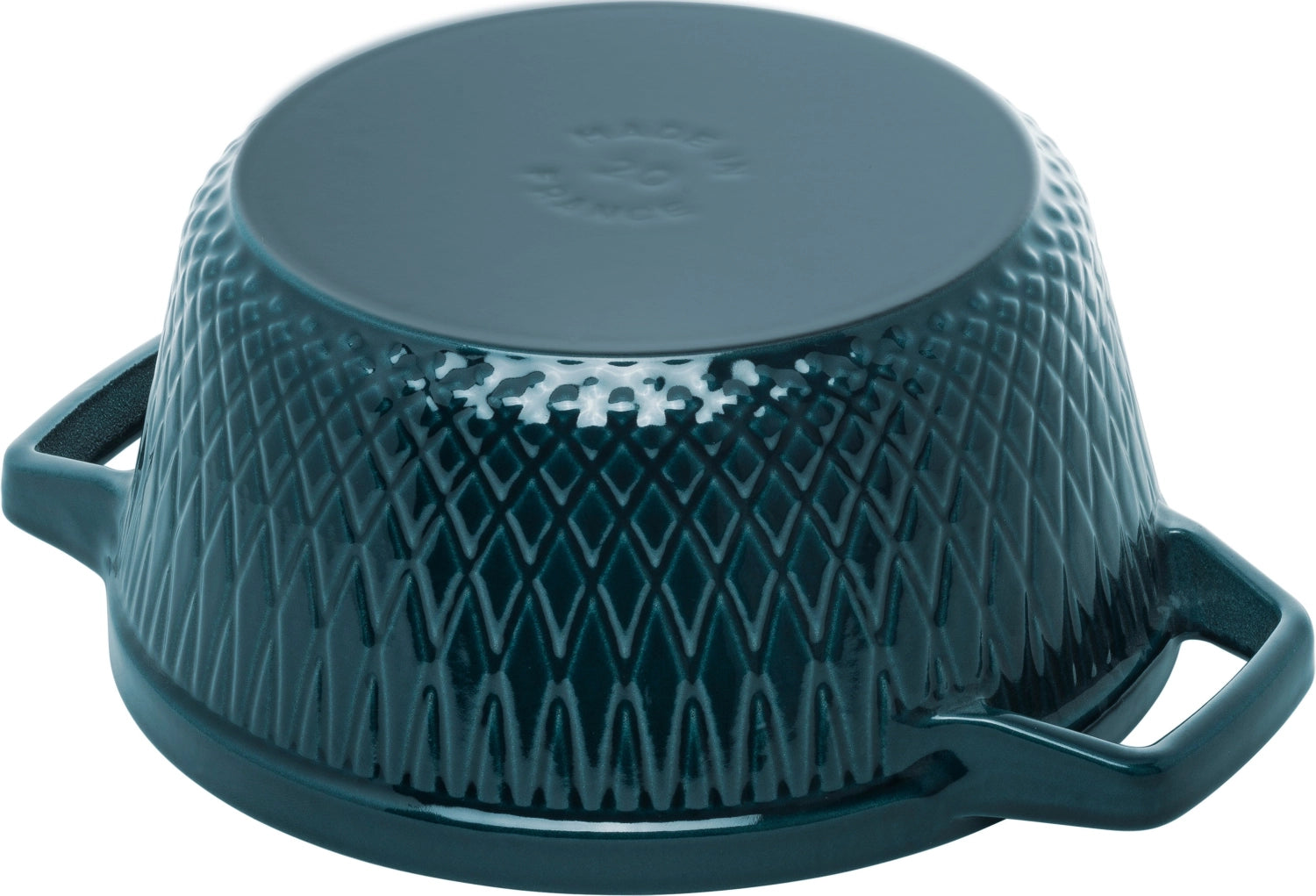 Runde Twisted Cocotte von Staub mit 2,29 l, ideal für kreative Kochideen und ansprechende Tischpräsentationen.