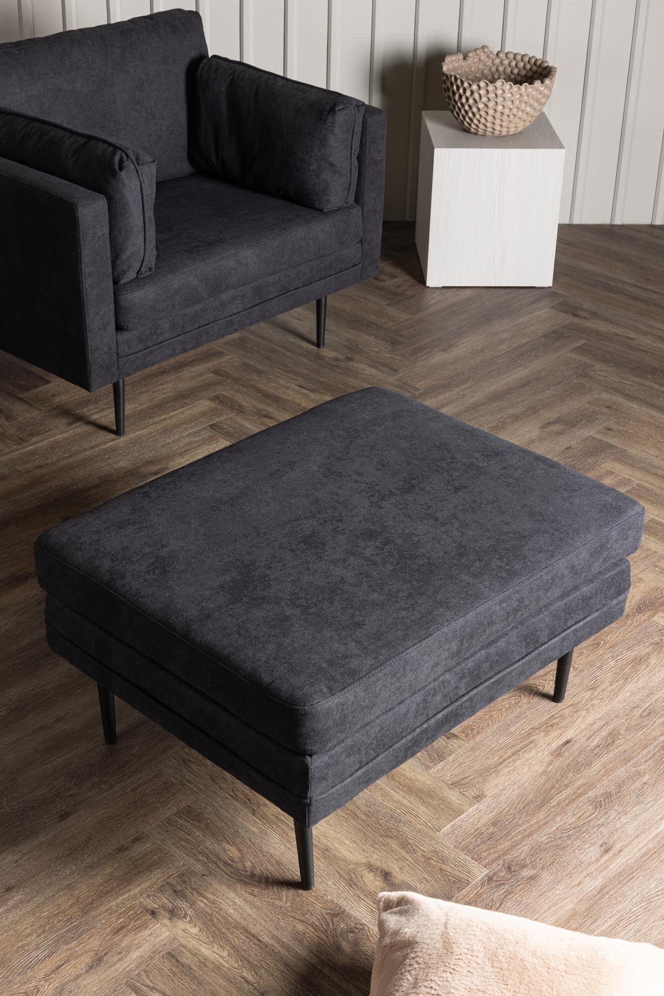 Stilvoller Boom Ottoman von Venture Home: Hochwertige Materialien, flexible Nutzung, elegantes Design für jeden Raum. Ideal als Sitzgelegenheit oder Ablage.