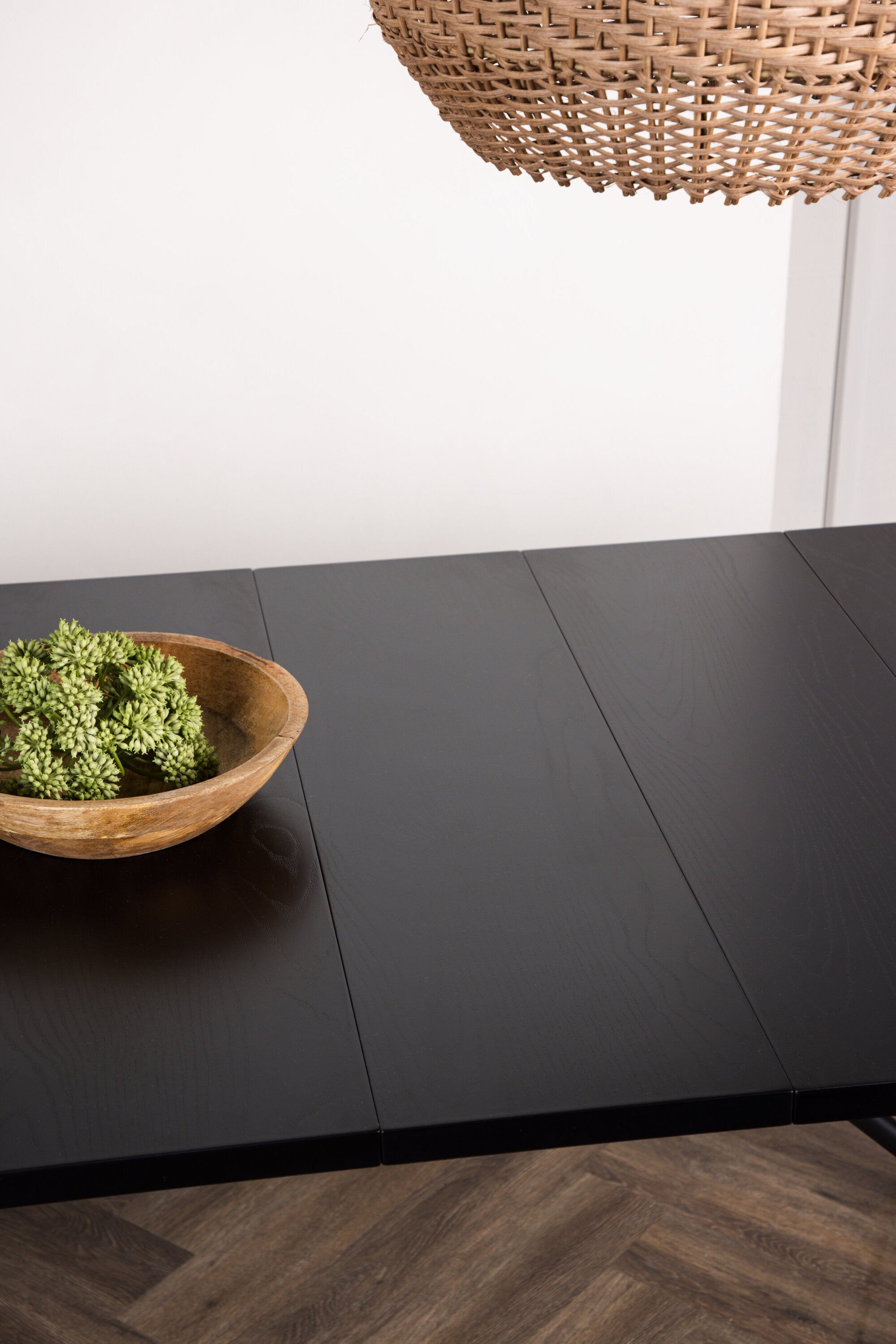 Astrid Tisch in Schwarz präsentiert im Onlineshop von KAQTU Design AG. Esstisch ist von Venture Home