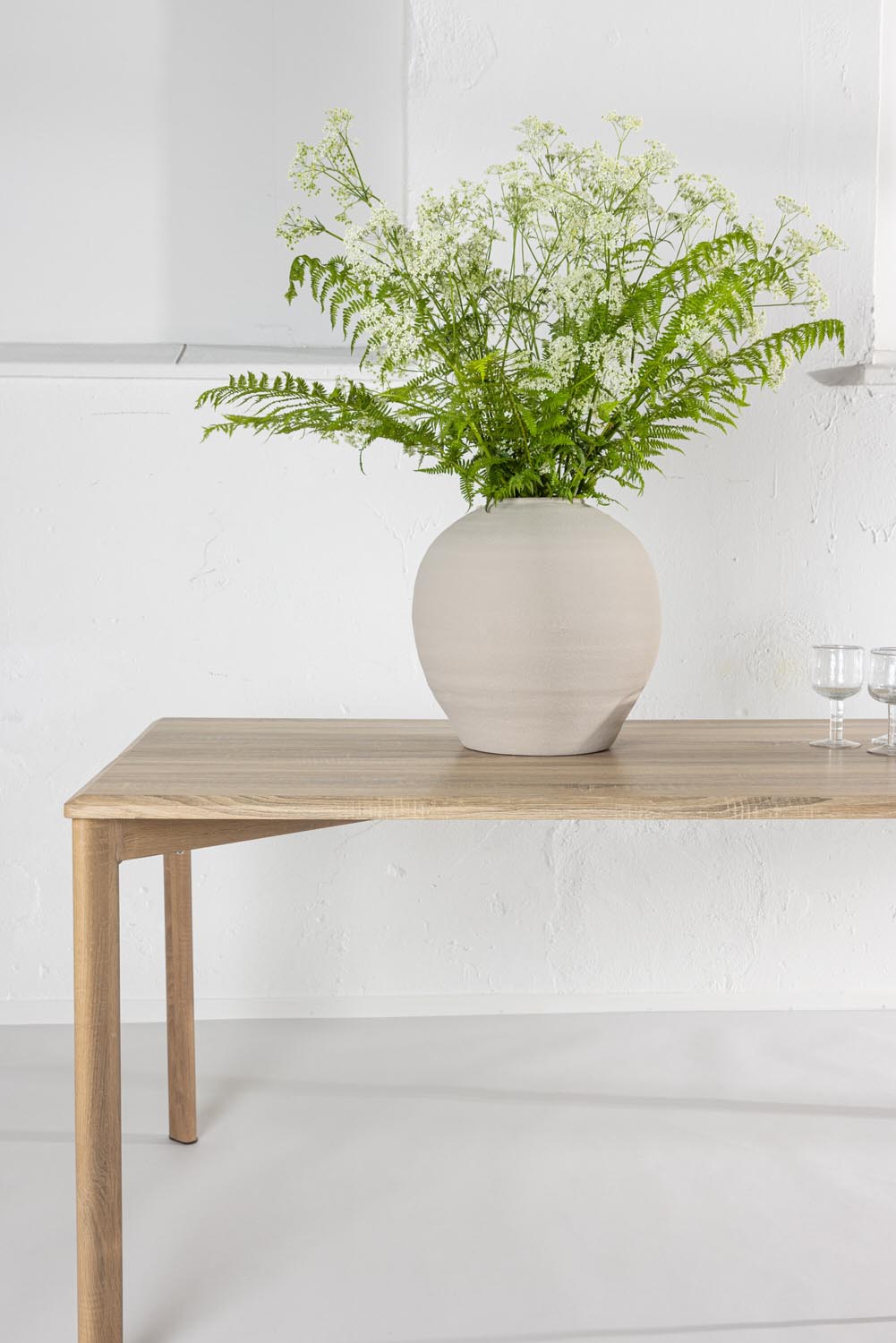 Damon Esstisch in Tünchen präsentiert im Onlineshop von KAQTU Design AG. Esstisch ist von Venture Home