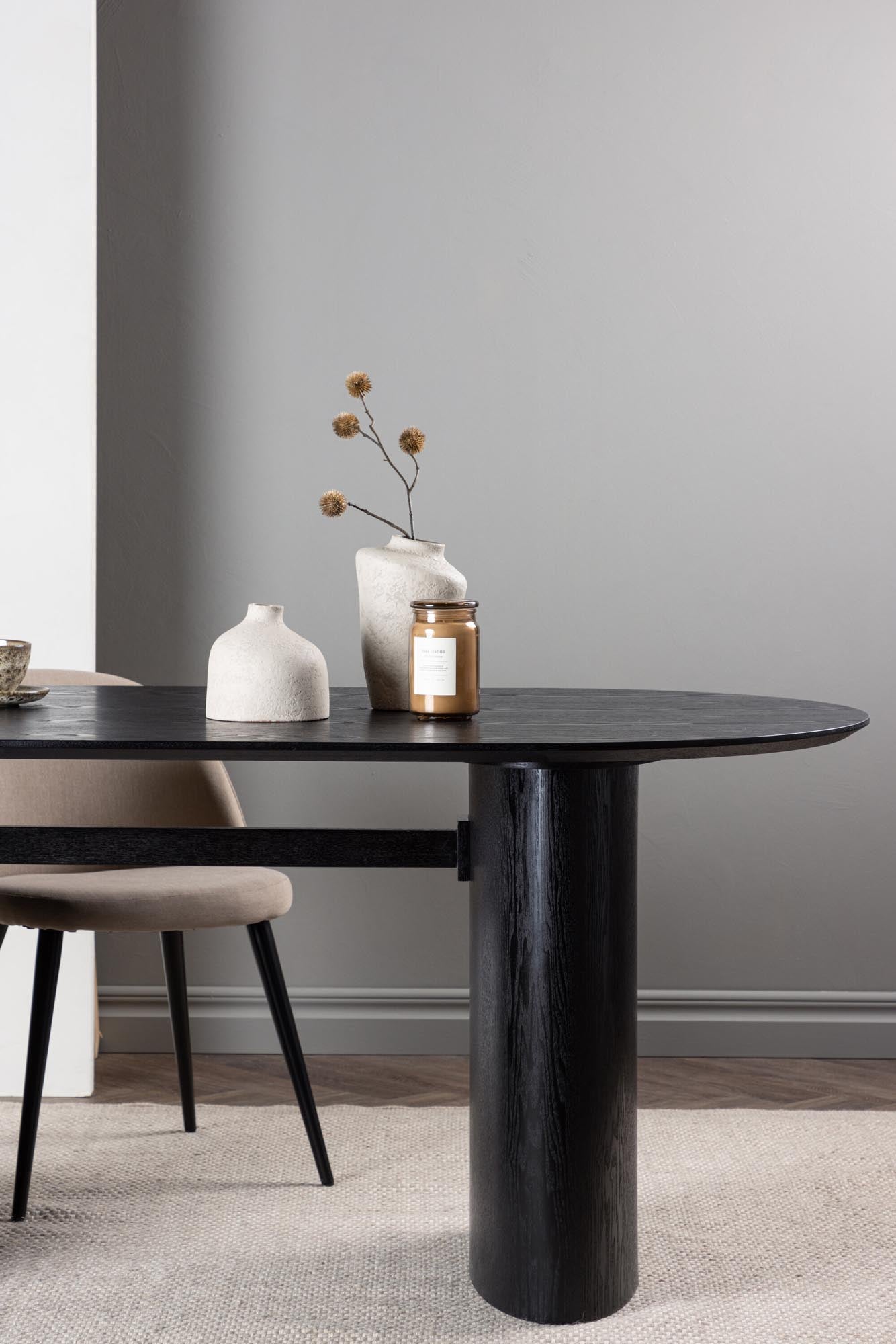 Isolde Esstisch von Venture Home: Zeitloses Design für Ihr Esszimmer.