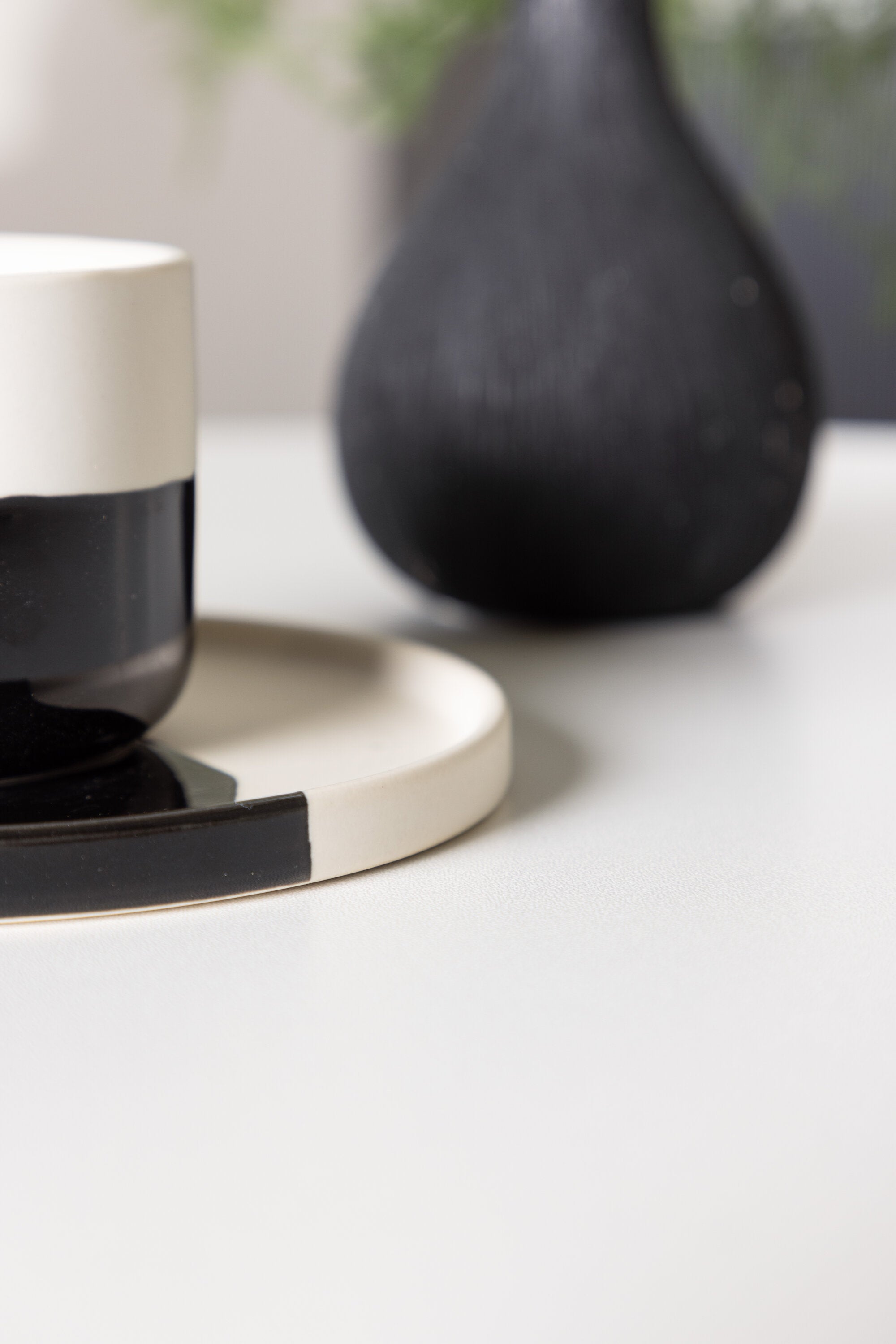 Leonora Tisch in Weiss präsentiert im Onlineshop von KAQTU Design AG. Esstisch ist von Venture Home