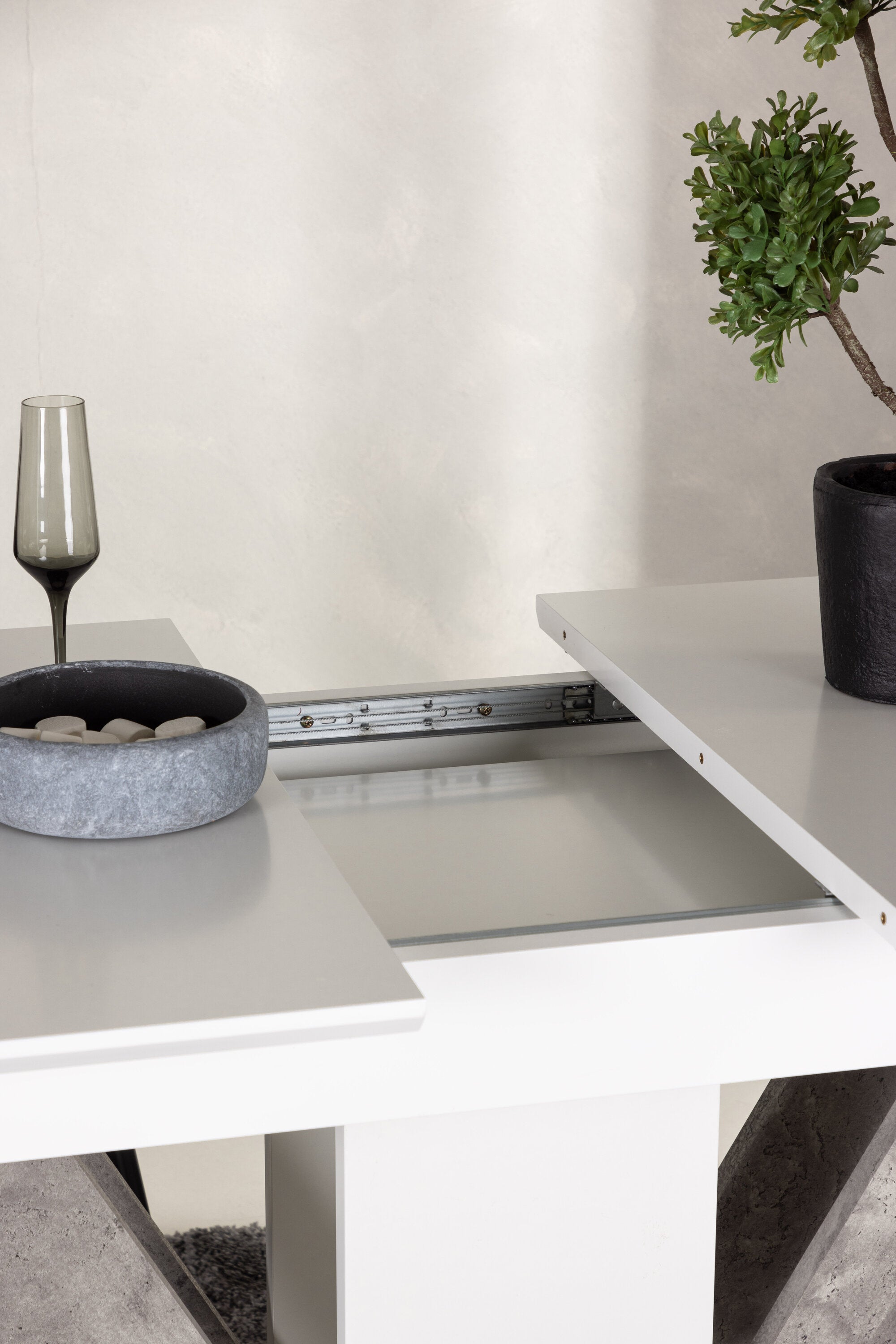 Disa Esstisch ausziehbar in Weiss präsentiert im Onlineshop von KAQTU Design AG. Esstisch ist von Venture Home