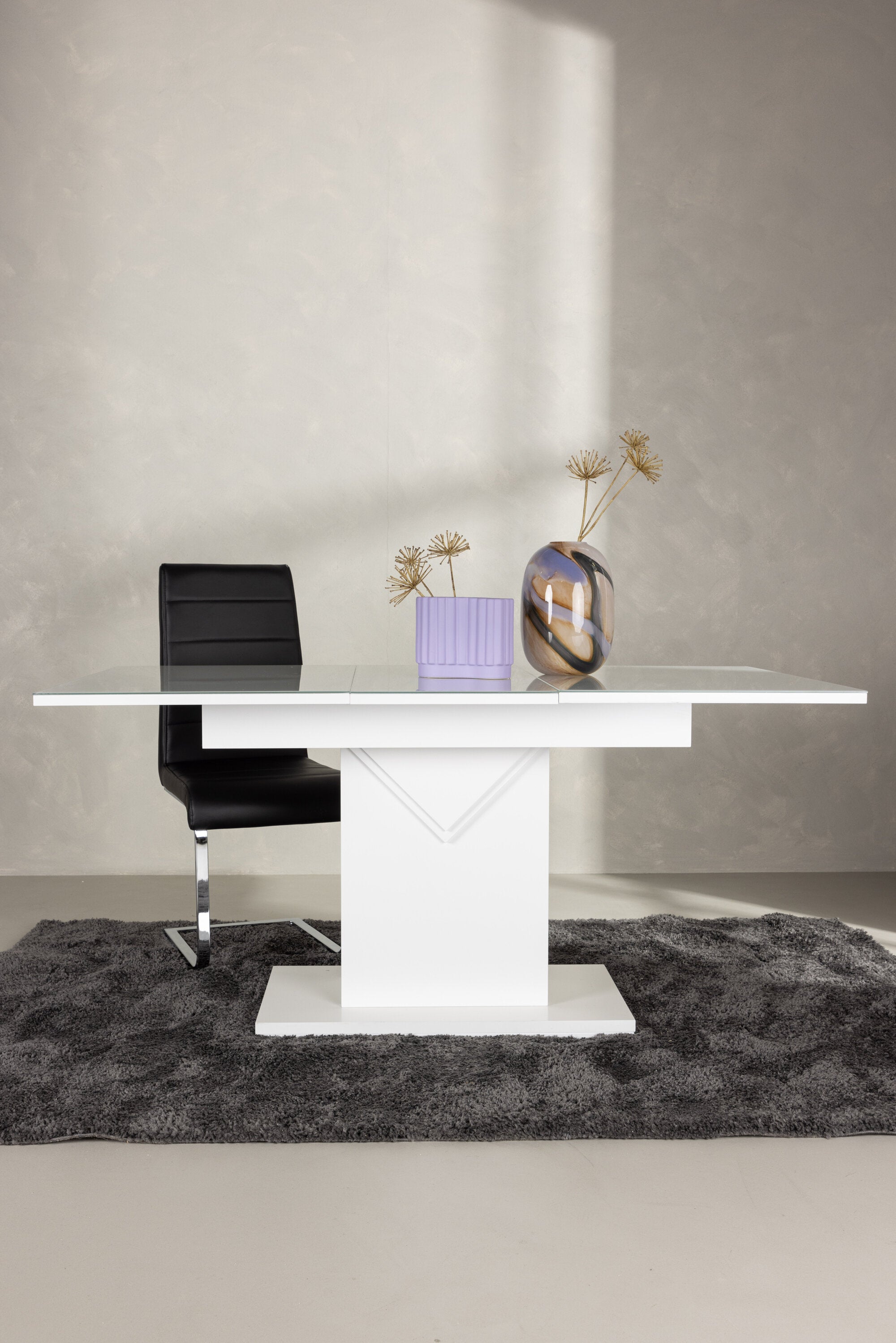 Pluto Tisch ausziehbar in Weiss präsentiert im Onlineshop von KAQTU Design AG. Esstisch ist von Venture Home