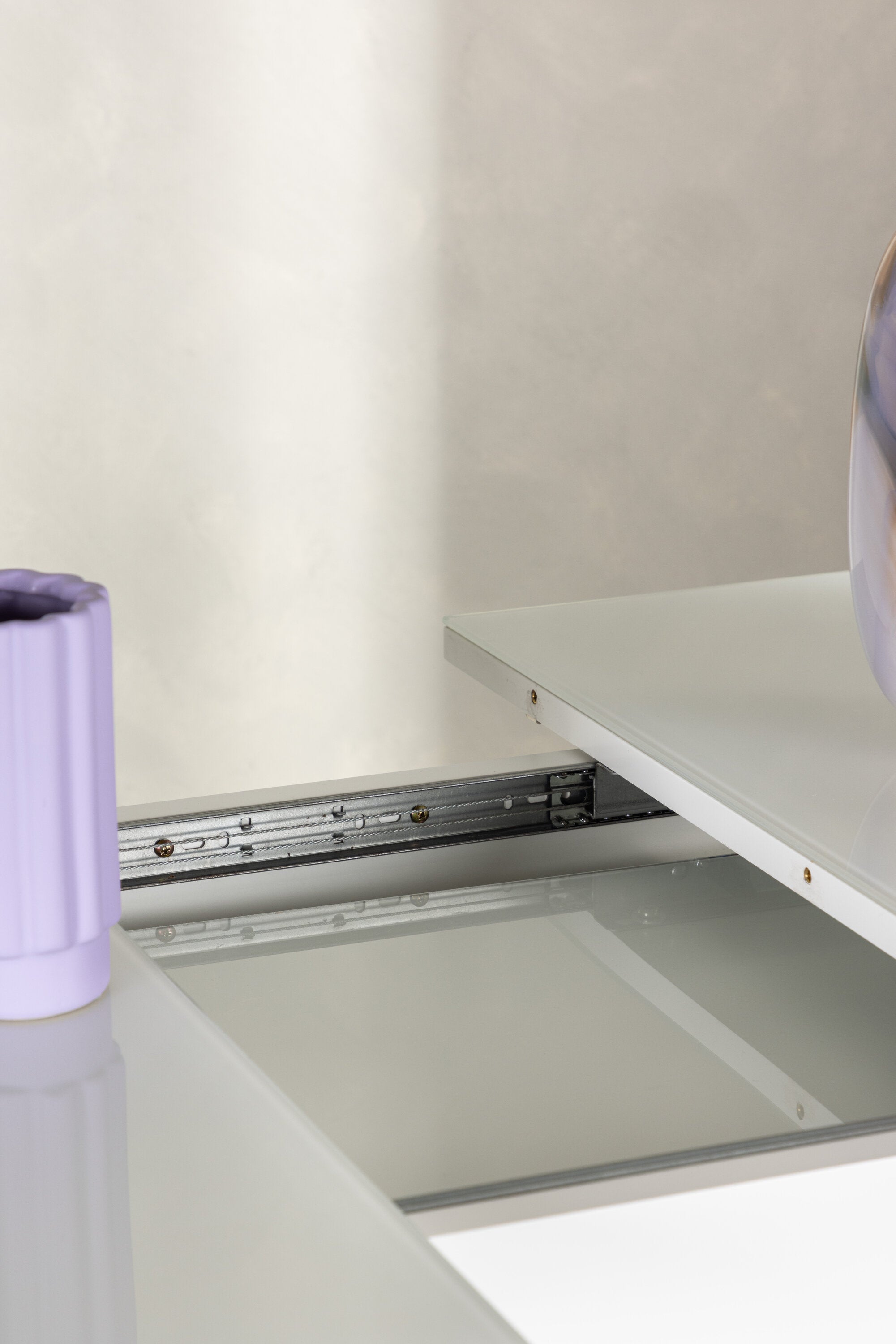 Pluto Tisch ausziehbar in Weiss präsentiert im Onlineshop von KAQTU Design AG. Esstisch ist von Venture Home