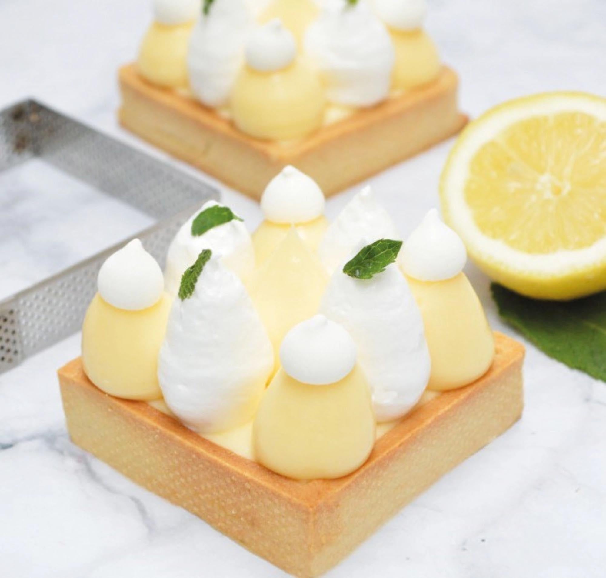 4er Set perforierte Tortenringe 8x8cm von Scrap Cooking: Ideal für kreative Desserts, gleichmäßiges Backen und einfache Handhabung.