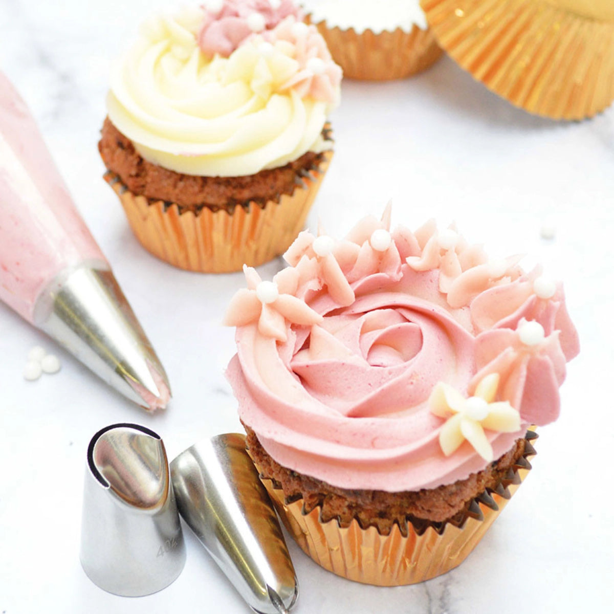 3er Set Edelstahltüllen Cupcakes in Silber präsentiert im Onlineshop von KAQTU Design AG. Backutensilien ist von Scrap Cooking