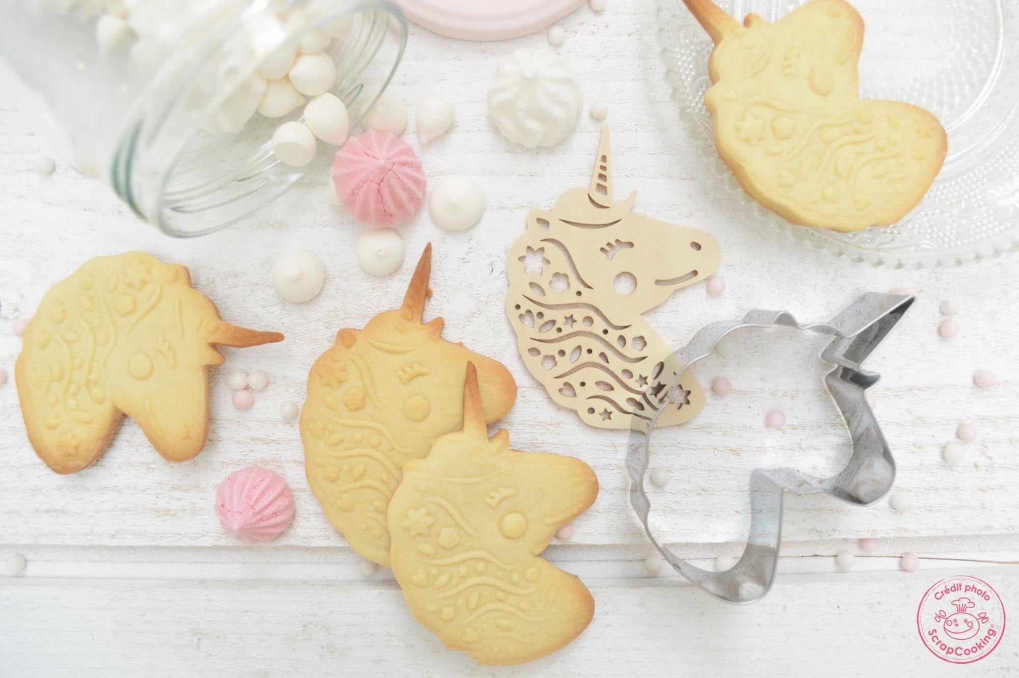 Einhorn Ausstechform und Holzpräger von Scrap Cooking: Ideal für zauberhafte Kekse und kreative Backprojekte, die begeistern!