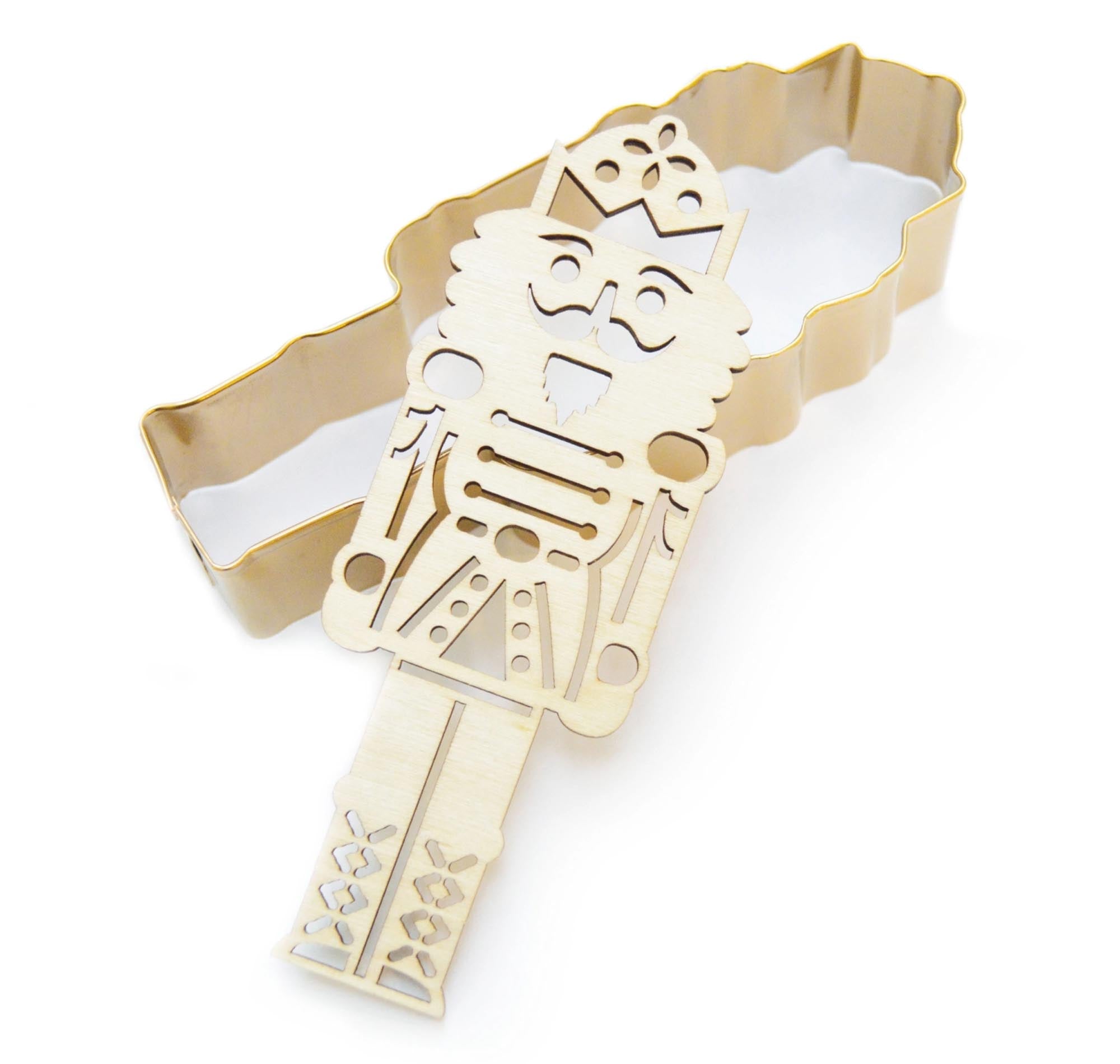 Entdecken Sie den goldenen Ausstecher Nussknacker von Scrap Cooking. Hochwertiger Edelstahl, einzigartiges Design, ideal für kreative Backideen!