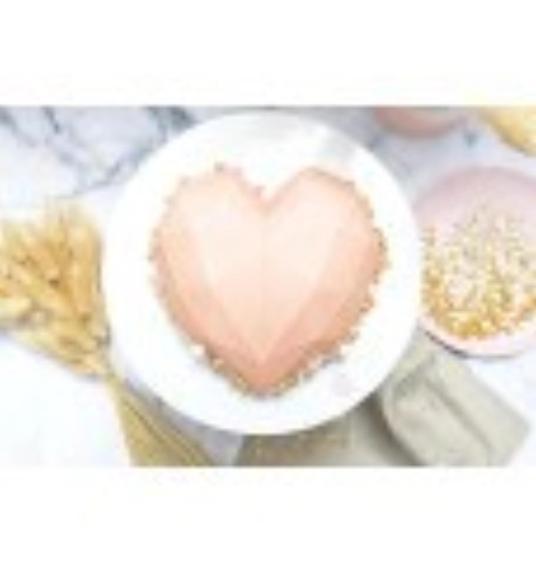 Kreieren Sie edle Desserts mit der 3D Diamant Herzform von Scrap Cooking.