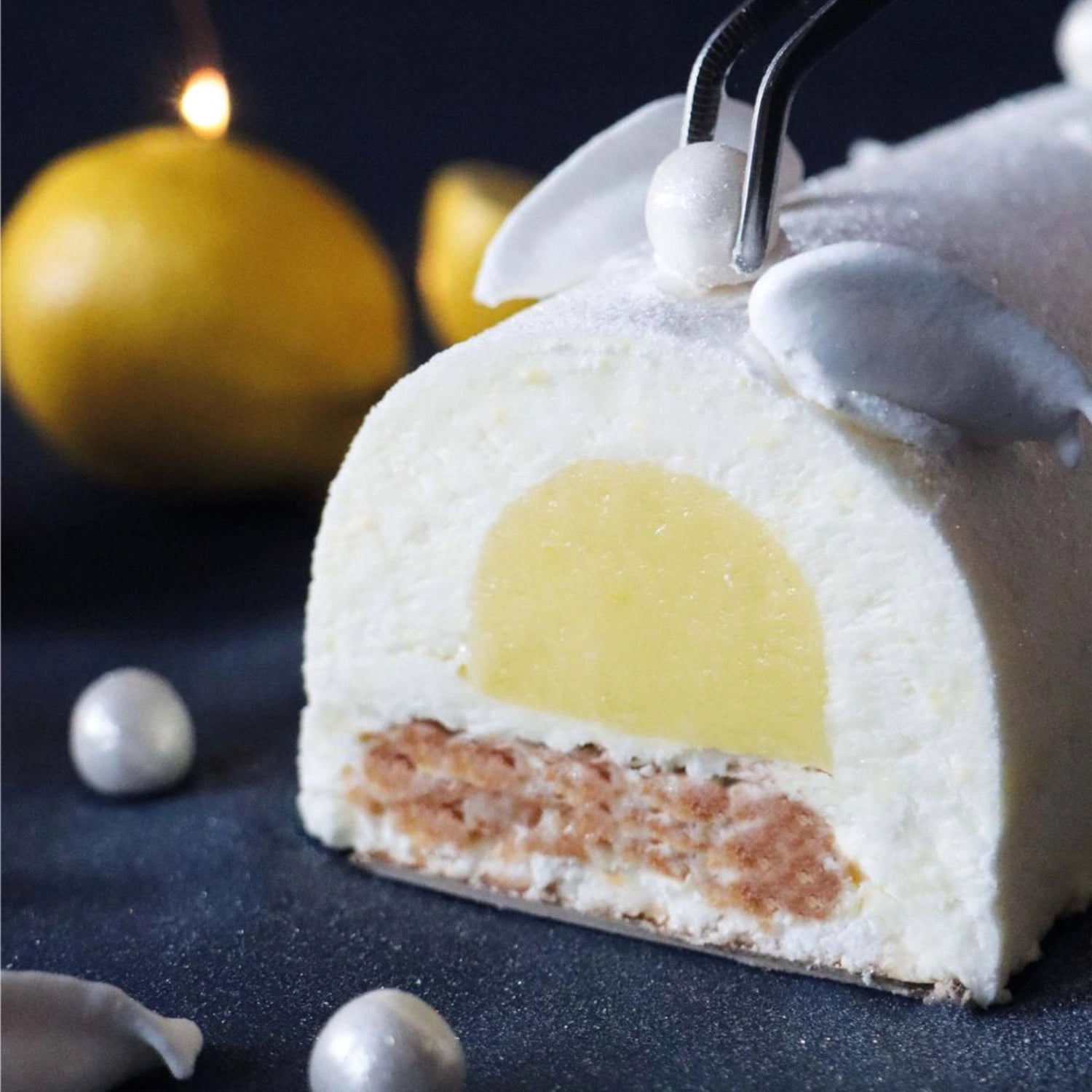 Silikonform Bûche 25cm von Scrap Cooking, perfekt für festliche Kuchen und Desserts, flexibel, antihaftbeschichtet und spülmaschinenfest.