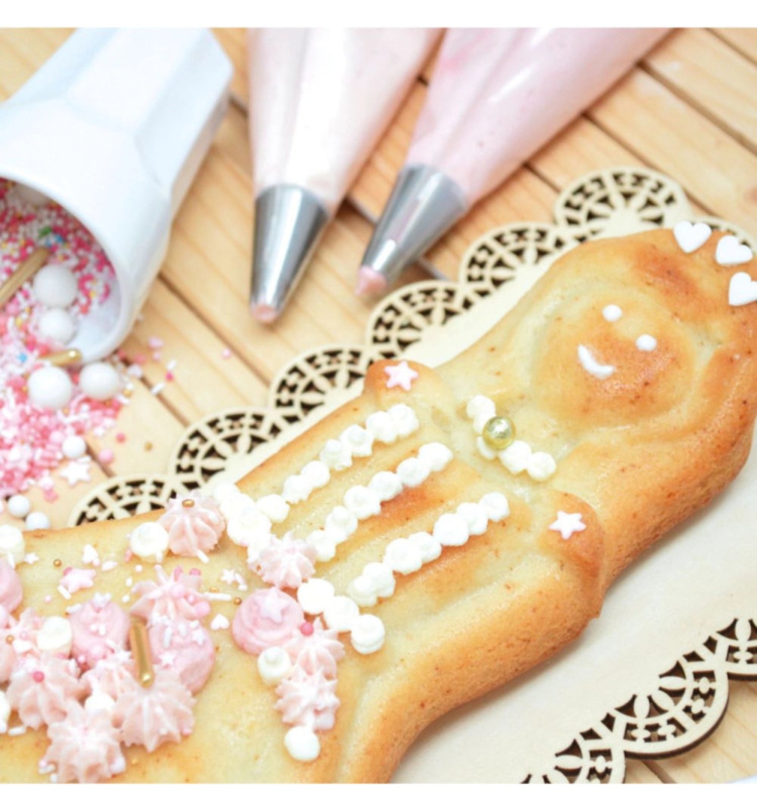 Bunte Silikonbackform in Prinzessinnen-Design, perfekt für fantasievolle Kuchen und süße Leckereien bei Kinderfesten.