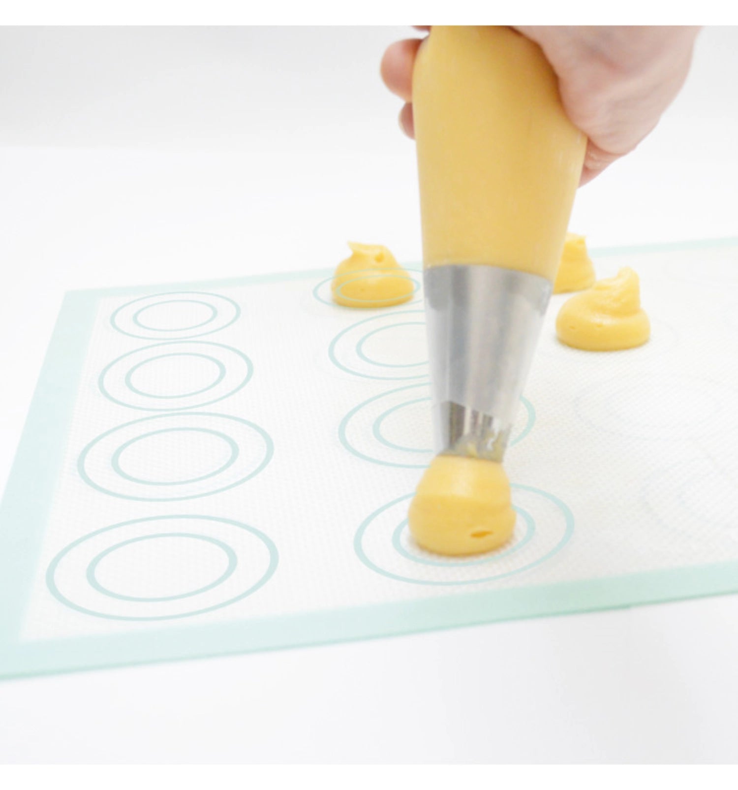 Praktische Silikon Backmatte aus Glasfaser von Scrap Cooking, perfekt für die Herstellung von Choux, Éclair und Macarons, leicht zu reinigen und langlebig.