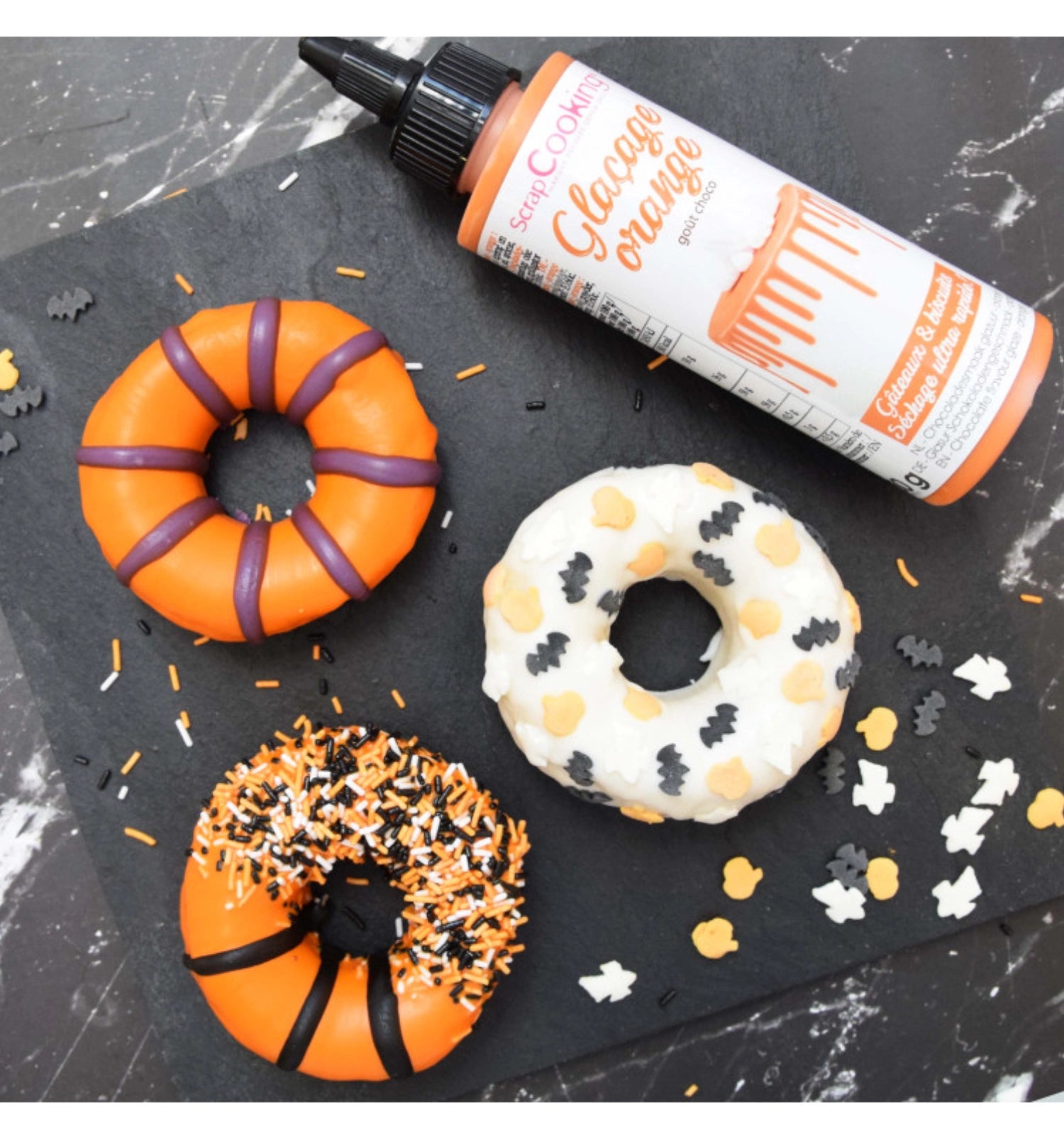 Verleihen Sie Ihren Torten mit der 130g Scrap Cooking Schokoladengeschmacksglasur in Orange einen köstlichen Drip-Effekt. Einfach zu verwenden!