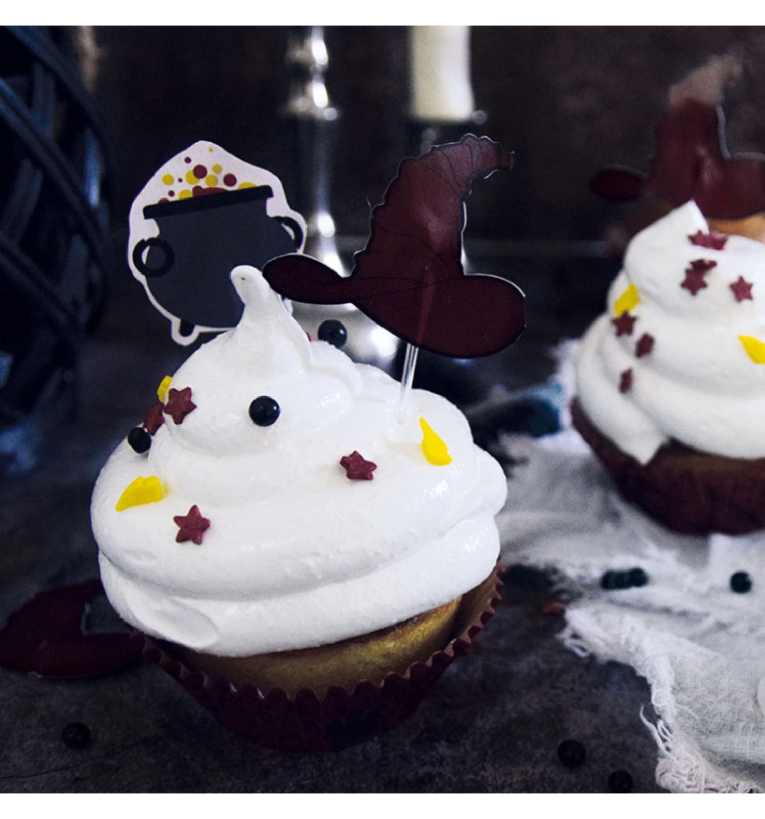 Entdecken Sie die 24 Cupcakeförmchen und 24 Cake Toppers von Scrap Cooking – ideal für kreative Backprojekte und festliche Anlässe!