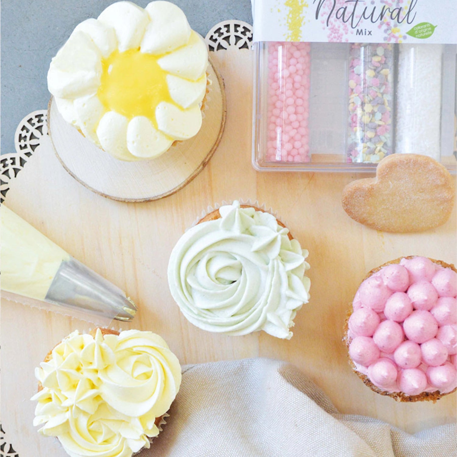 Gestalten Sie Ihre Backkunst mit dem Scrap Cooking Spritzsack! 4 Aufsätze für kreative Designs und mühelose Handhabung in der Küche.