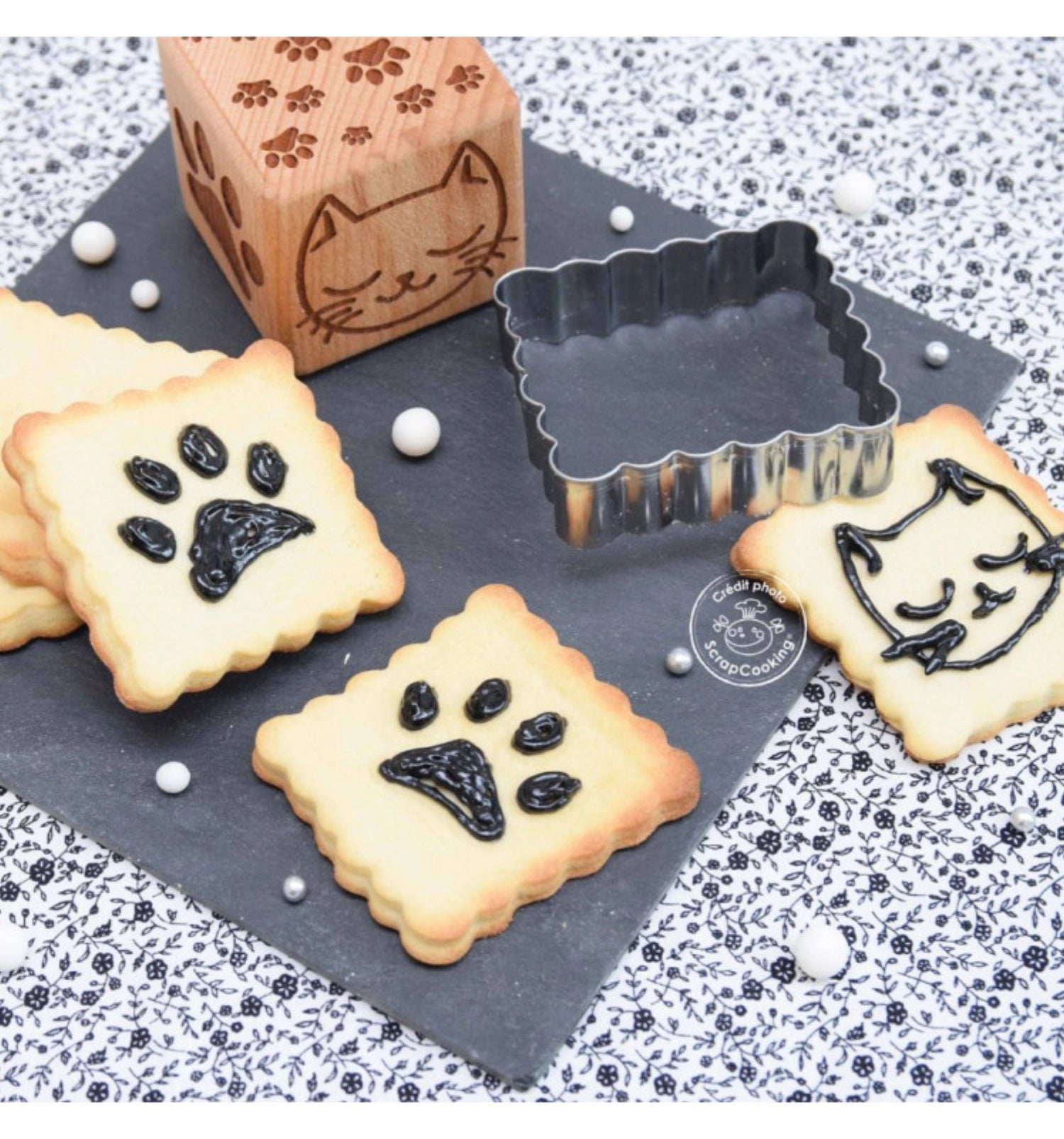 Kreieren Sie mit dem Katzen-Würfelstempel von Scrap Cooking einzigartige Kekse! Langlebiger Edelstahl und ergonomischer Griff für müheloses Backen.