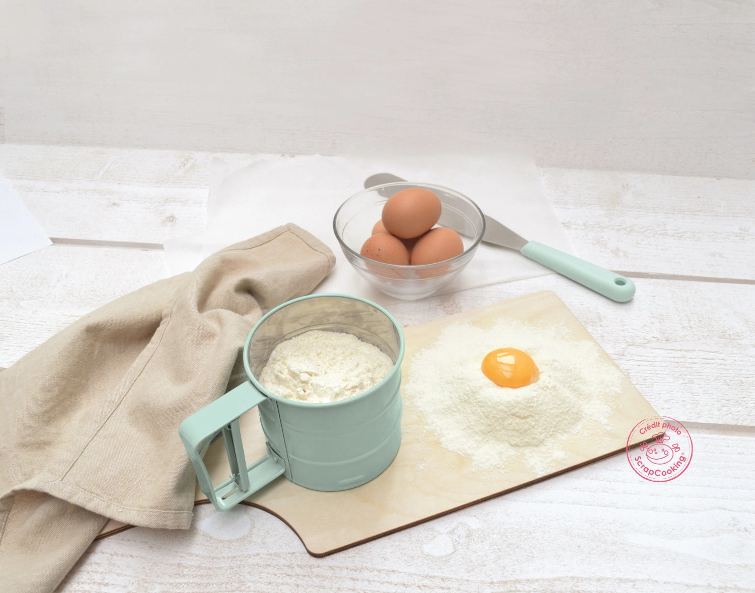 Vielseitiger 2 in 1 Streuer und Sieb von Scrap Cooking, perfekt für präzises Dosieren und Sieben von Gewürzen und Zutaten.
