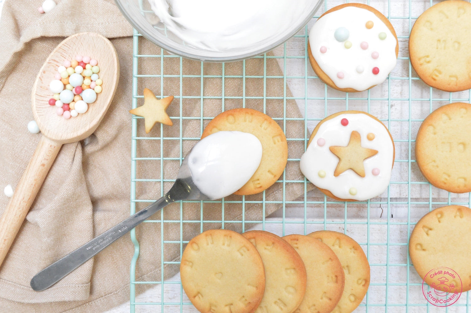 Das stilvolle Scrap Cooking Backgitter in Pastellgrün (25 x 40 cm) vereint Funktionalität und Design – perfekt für kreative Backprojekte!