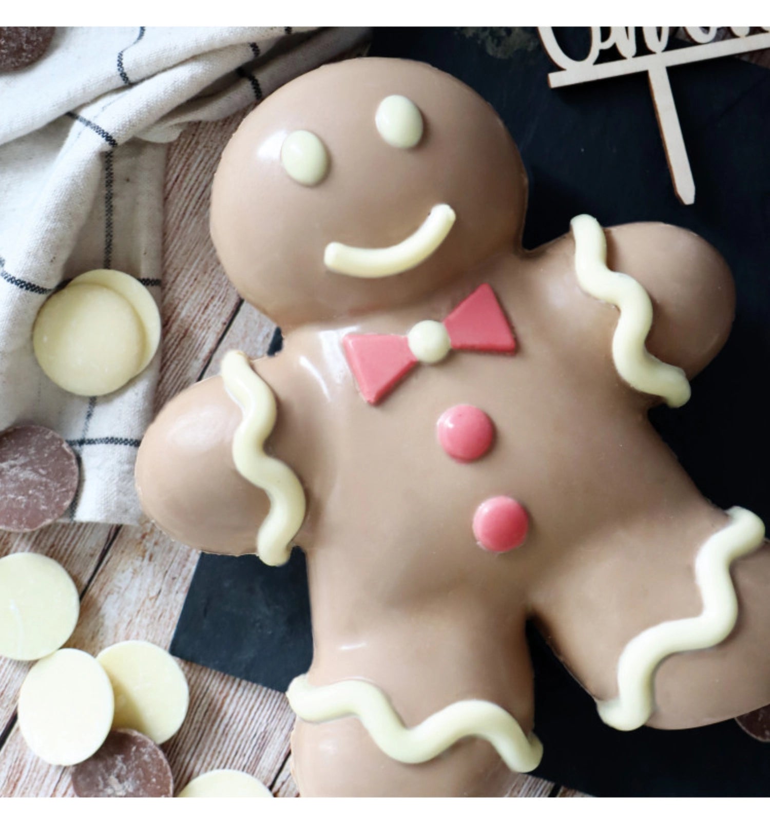 Detailreiche 3D Schokoladenform eines Lebkuchenmanns von Scrap Cooking, ideal für weihnachtliche Leckereien und kreative Backideen.
