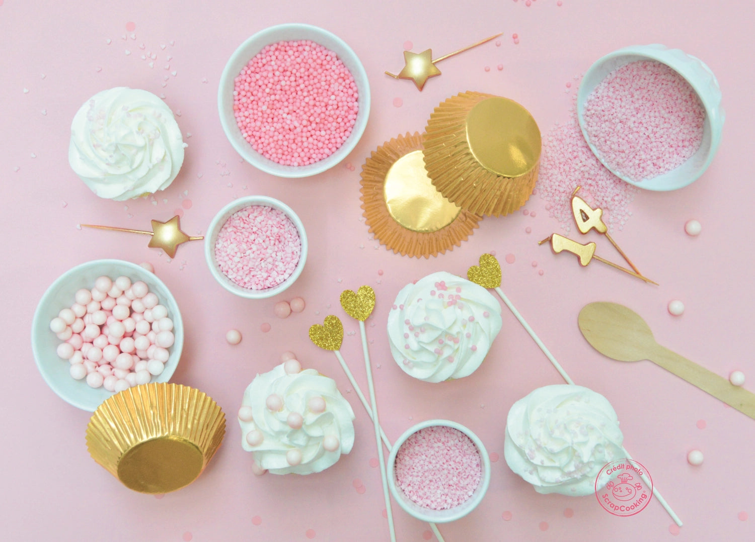 Verleihen Sie Ihren Backkreationen mit dem 4er Set Zuckerdekors Pink Mix von Scrap Cooking einen Hauch von Eleganz und Farbe! Ideal für jede Feier.