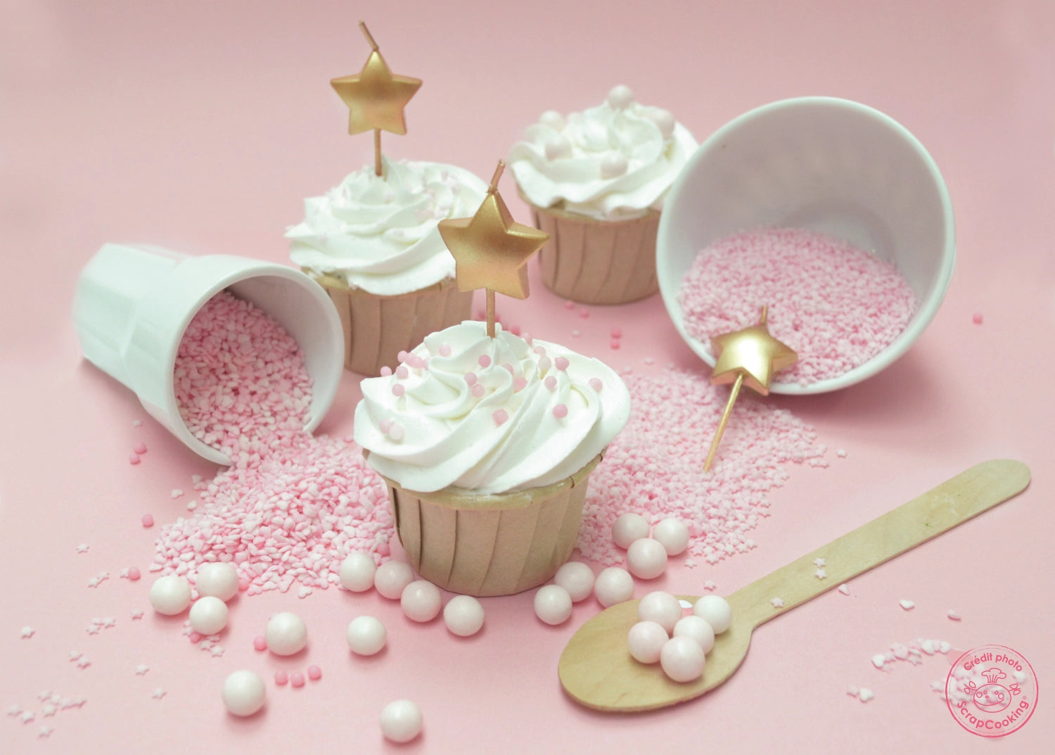 Verzieren Sie Ihre Desserts mit dem 4er Set Zuckerdekors Pink Mix von Scrap Cooking! Perfekt für kreative Backideen und festliche Anlässe.