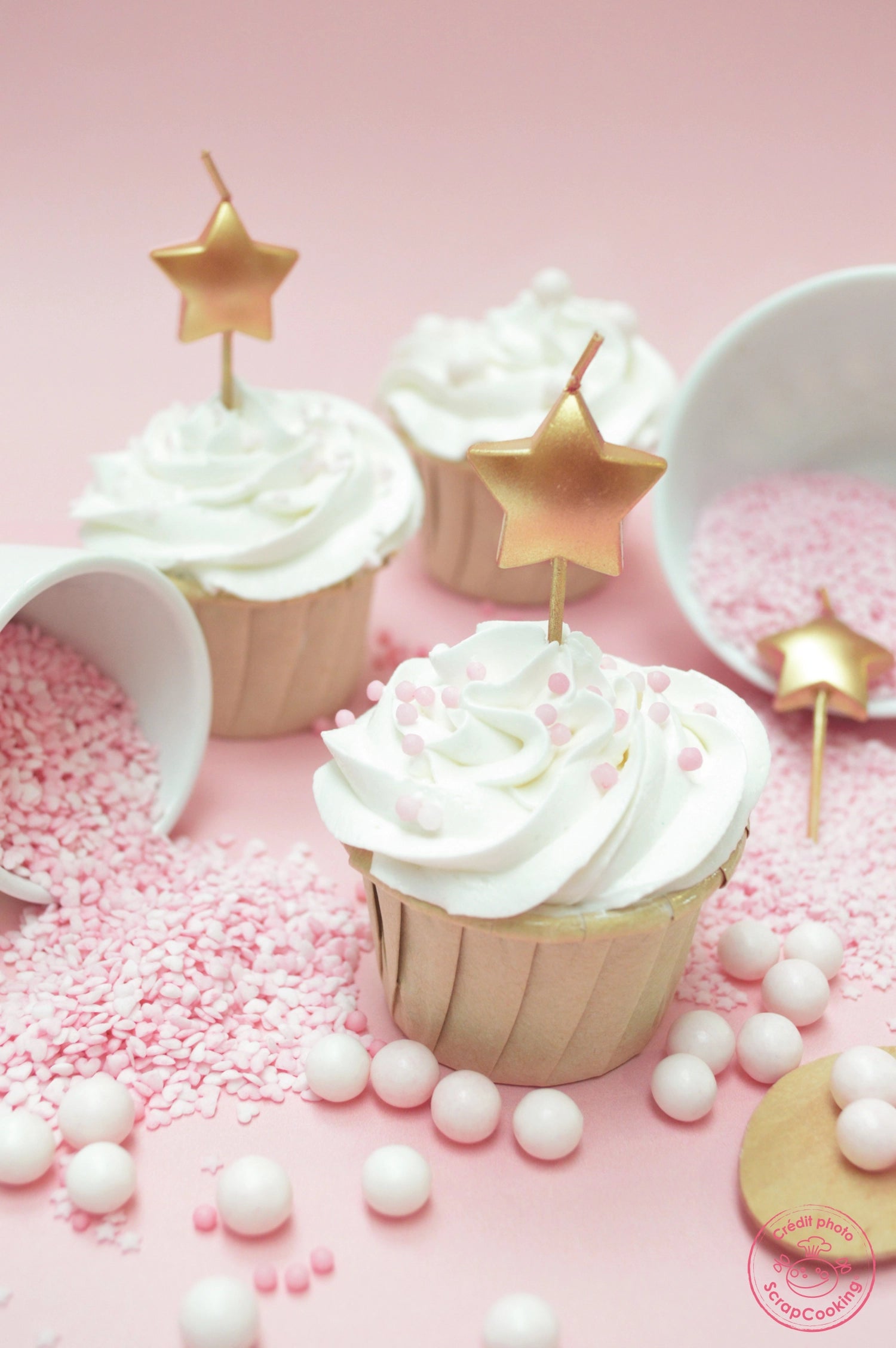 Verleihen Sie Ihren Backkreationen mit dem 4er Set Zuckerdekors Pink Mix von Scrap Cooking einen farbenfrohen Akzent! Ideal für jede Feier.