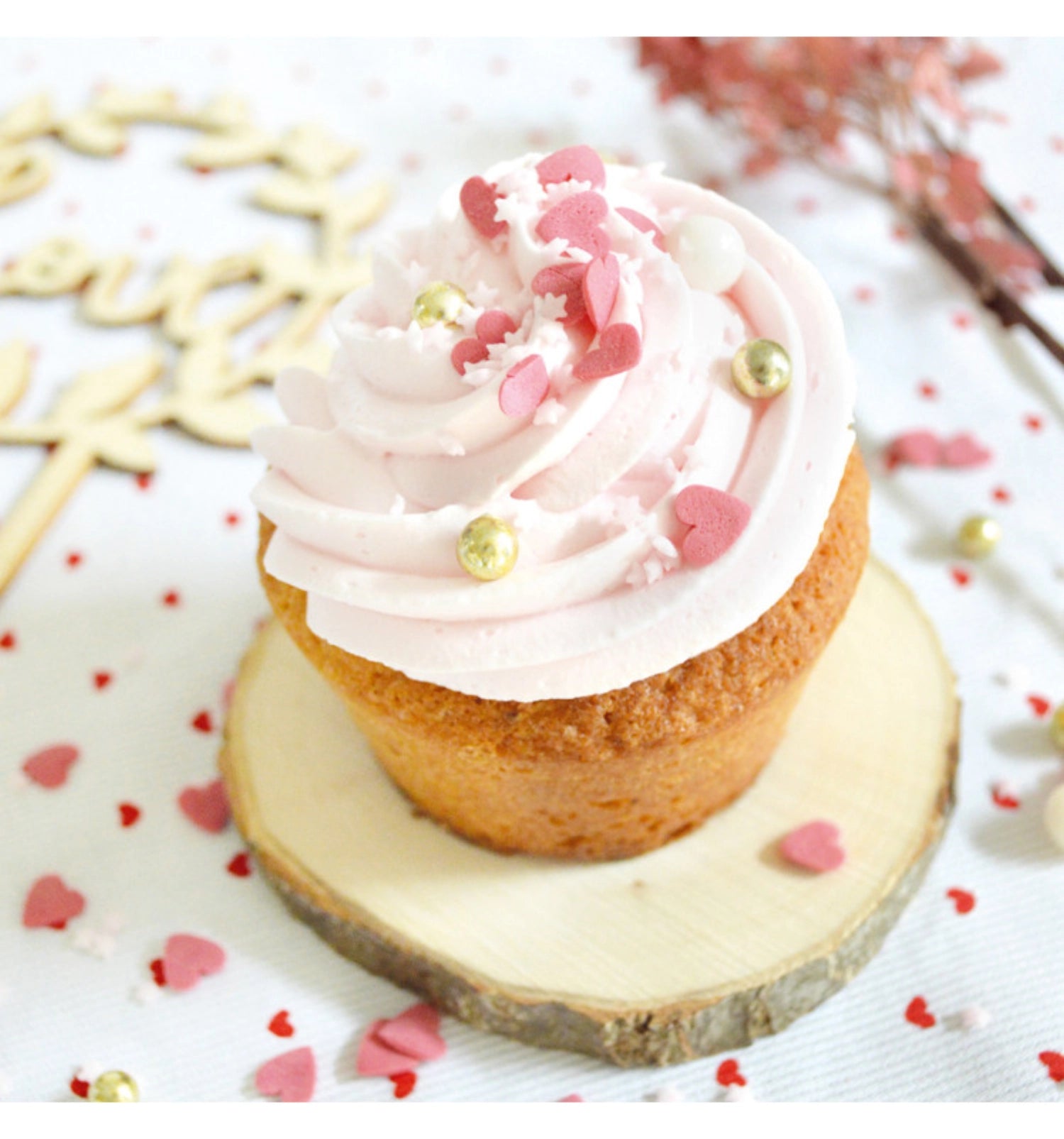 Gestalten Sie Ihre Desserts mit dem 4er Set Zuckerdekors Love Mix von Scrap Cooking. Ideal für Hochzeiten und besondere Anlässe!