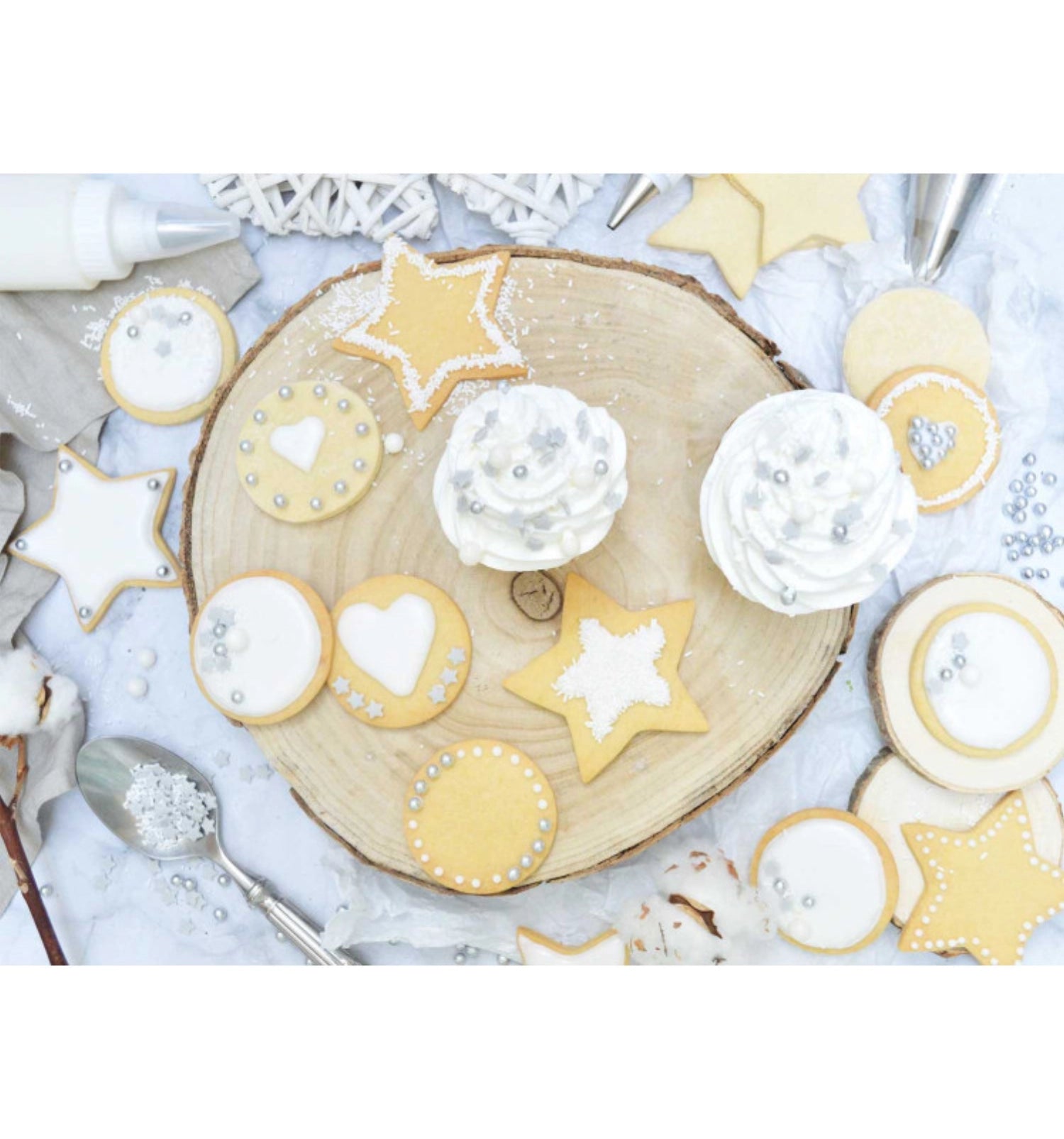 Entdecken Sie das 4er Set Zuckerdekors von Scrap Cooking: Bunte Zuckerstreusel für kreative Tortendekoration und süsse Leckereien.