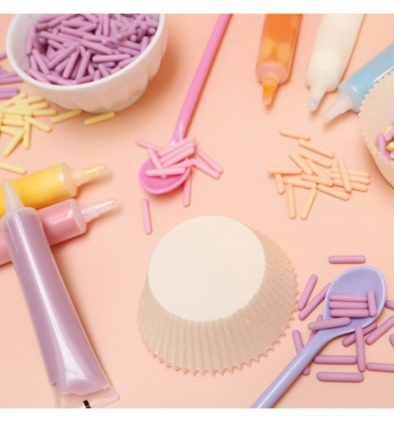 Verleihen Sie Ihren Backkreationen mit dem Scrap Cooking 4er Set Zuckerdekors in Pastellfarben Eleganz und süssen Geschmack.