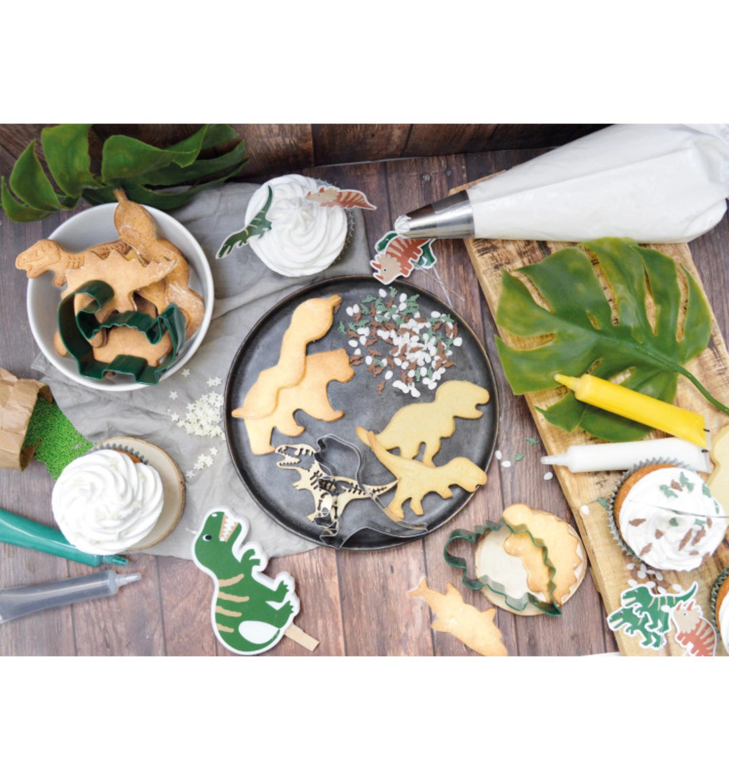Buntes 4er Set Zuckerdekore im Dinosaurier-Stil, perfekt zum Verzieren von Torten und Desserts für Kinderfeste und besondere Anlässe.