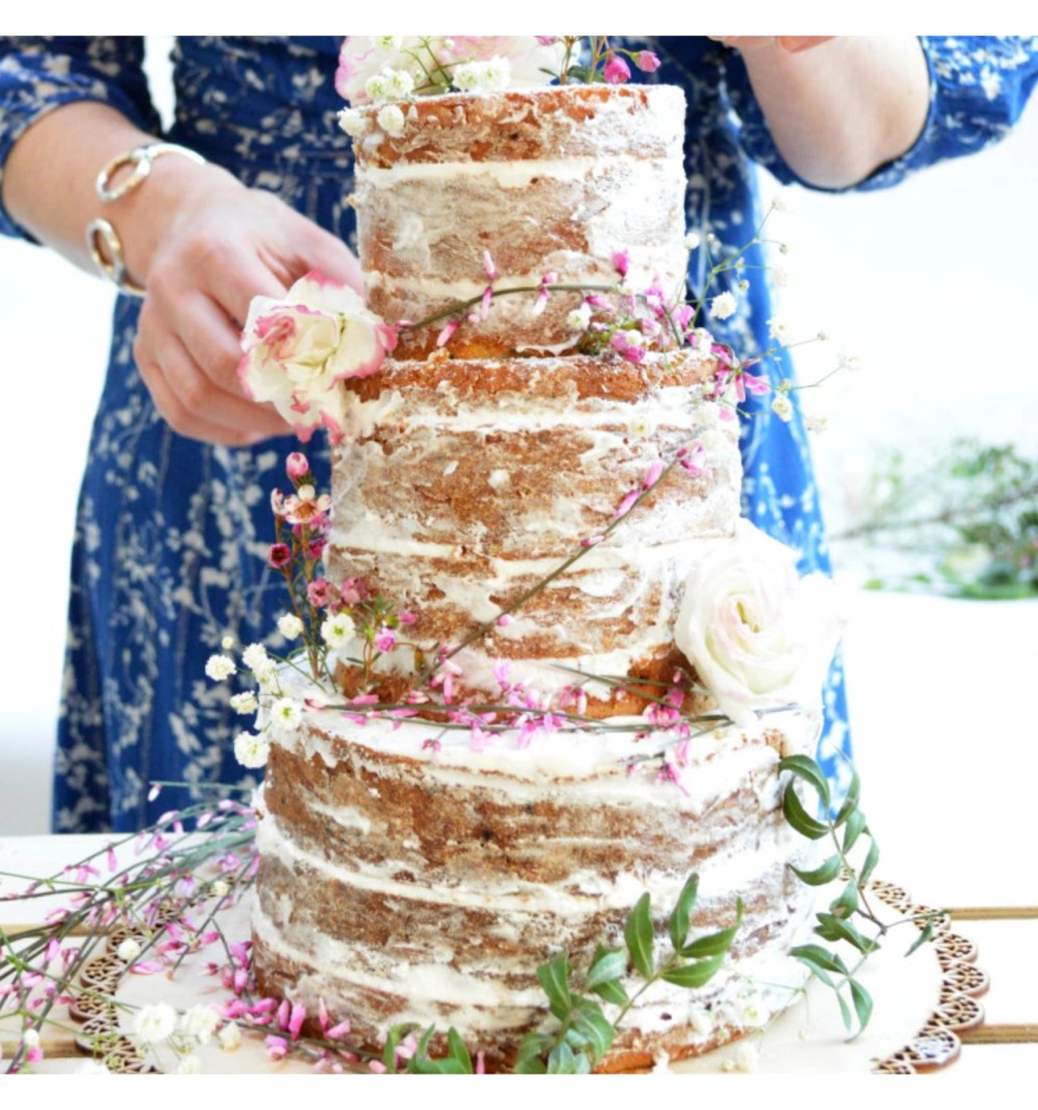 Gestalten Sie Ihre Desserts mit dem 3m Band aus hochwertigem Kunststoff von Scrap Cooking. Flexibel, langlebig und leicht zu reinigen!