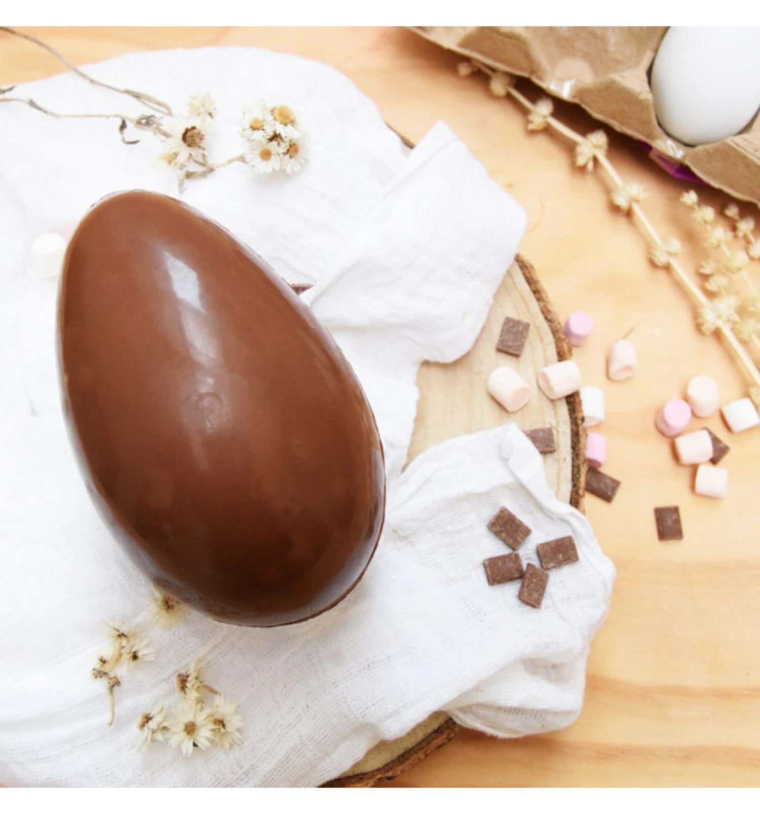 Große Schokoladenform in Eiform von Scrap Cooking, ideal für die Herstellung von Schokoladeneiern für Feiern und Anlässe.