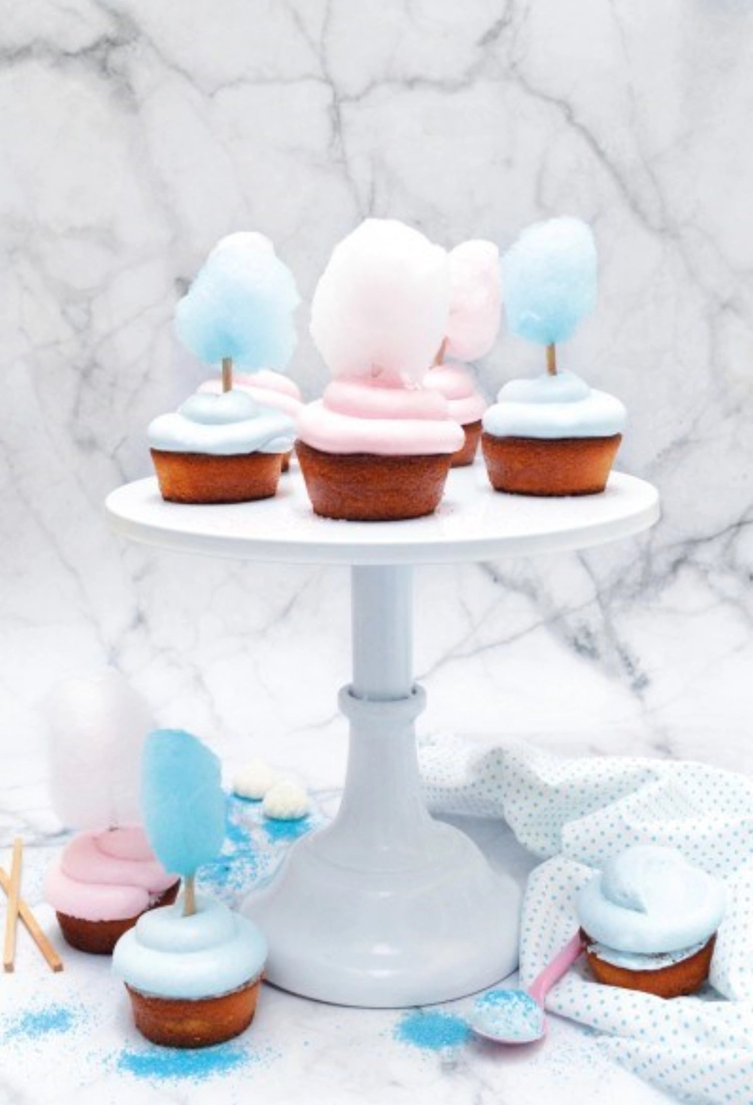 Genießen Sie die himmlische Zuckerwatte blau Cola von Scrap Cooking! Perfekt für Feiern, mit einzigartigem Cola-Geschmack und leuchtender Farbe.