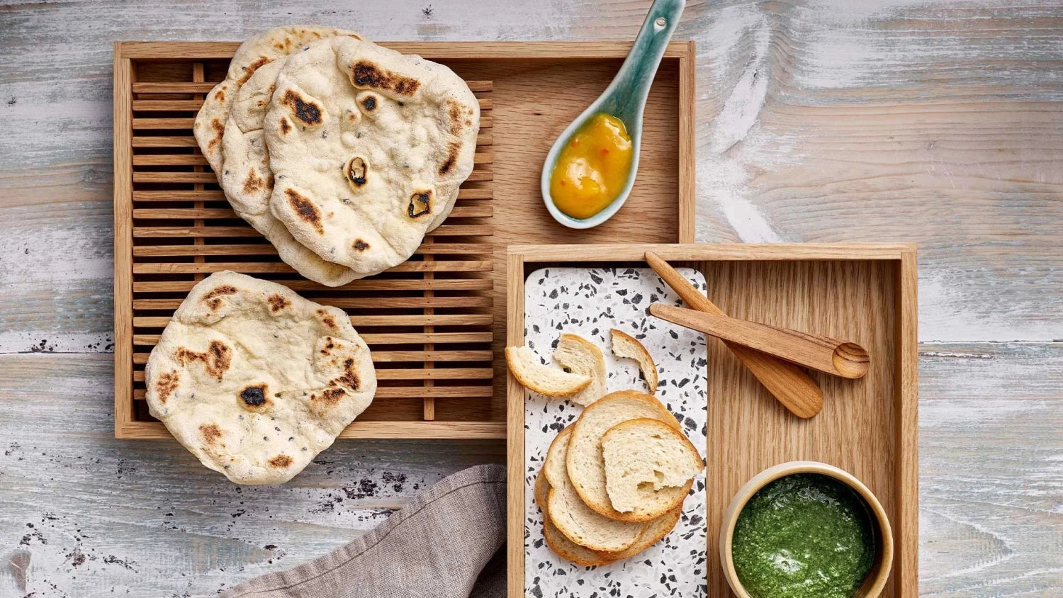 Erleben Sie das elegante Playground Krümelgitter aus Eiche (18x18cm, H2cm) von Schönwald – der perfekte Küchenhelfer für Ordnung und Stil.