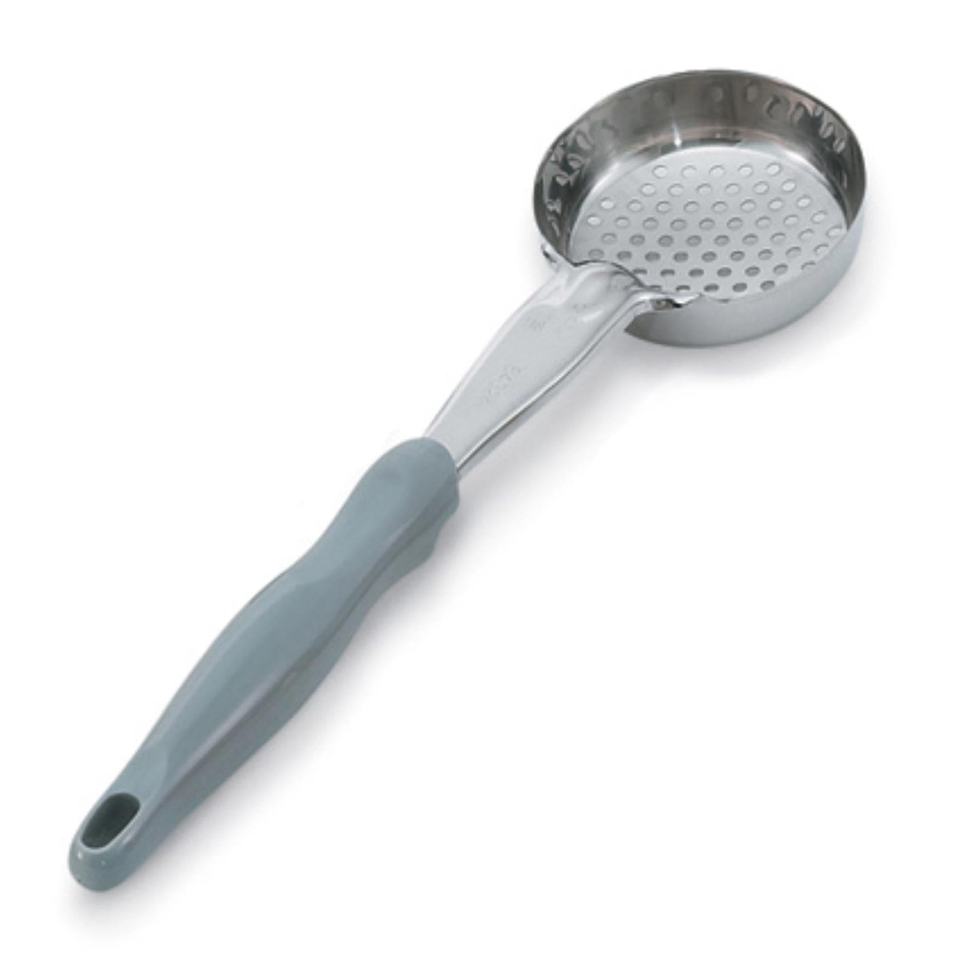 Hochwertiger Schöpflöffel von Vollrath, Ø8.2cm, 120ml, ergonomischer Griff, ideal für Suppen und Eintöpfe, langlebig aus Edelstahl.