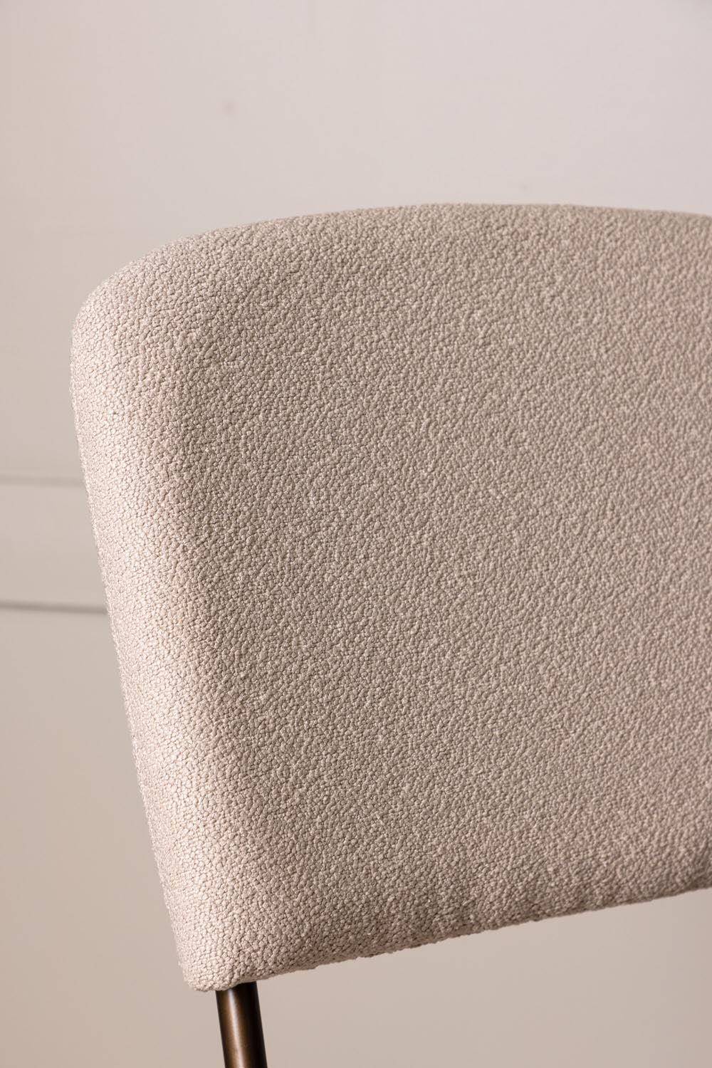 Dieser Stuhl in Beige präsentiert im Onlineshop von KAQTU Design AG. Stuhl ist von Venture Home